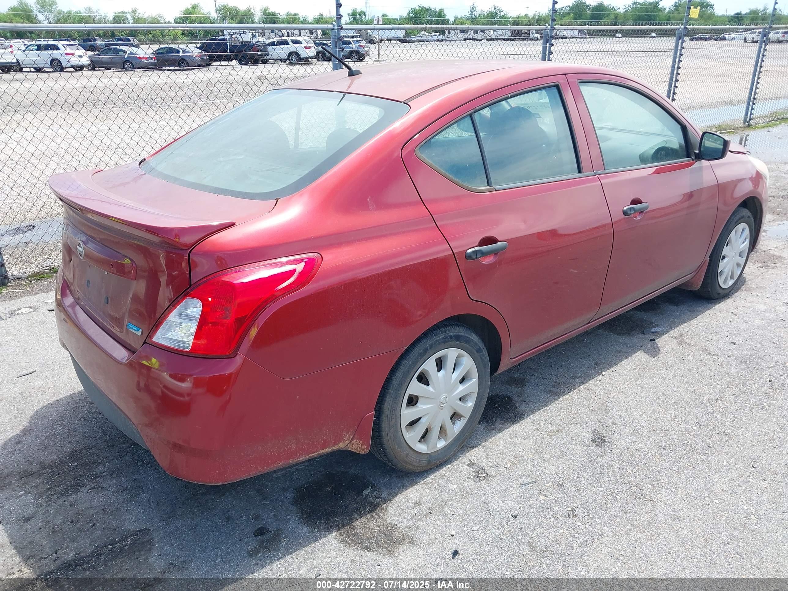 NISSAN VERSA image 4
