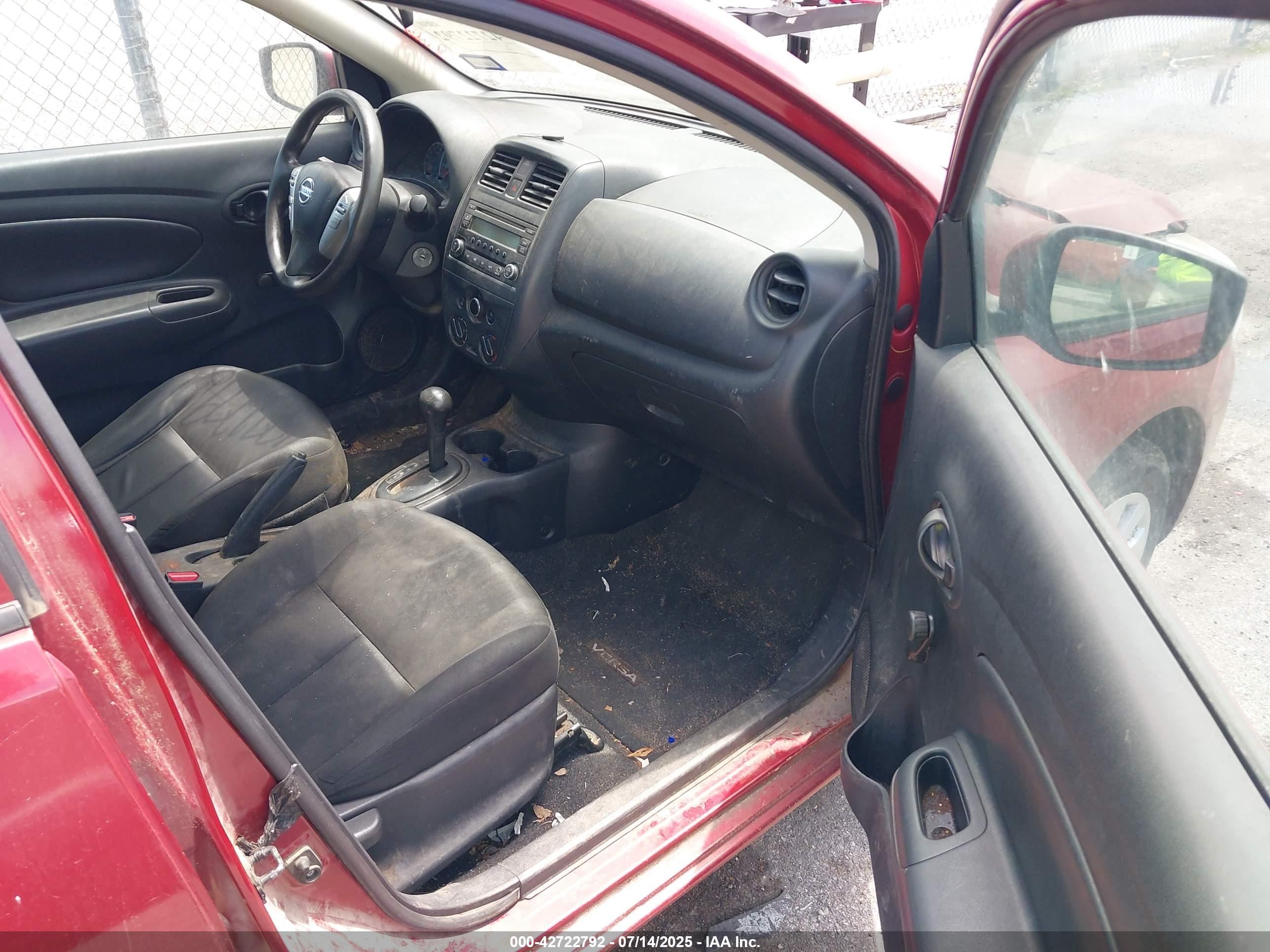 NISSAN VERSA image 5