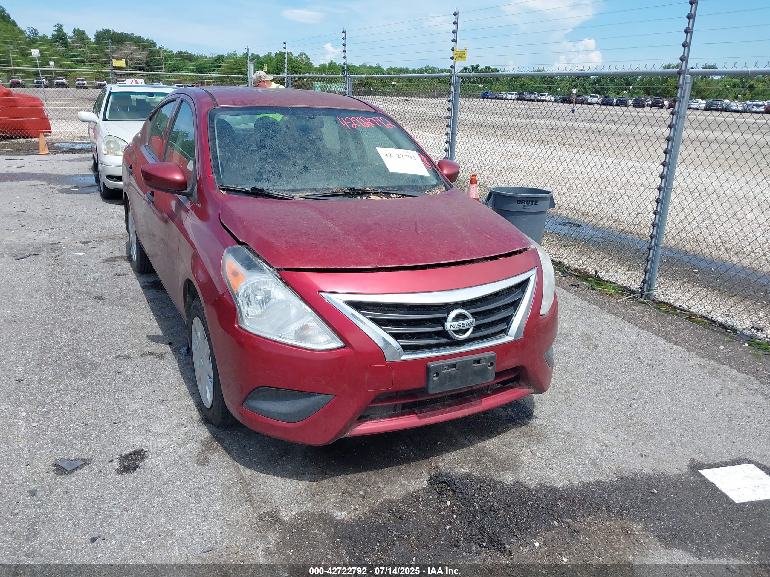 NISSAN VERSA image 6
