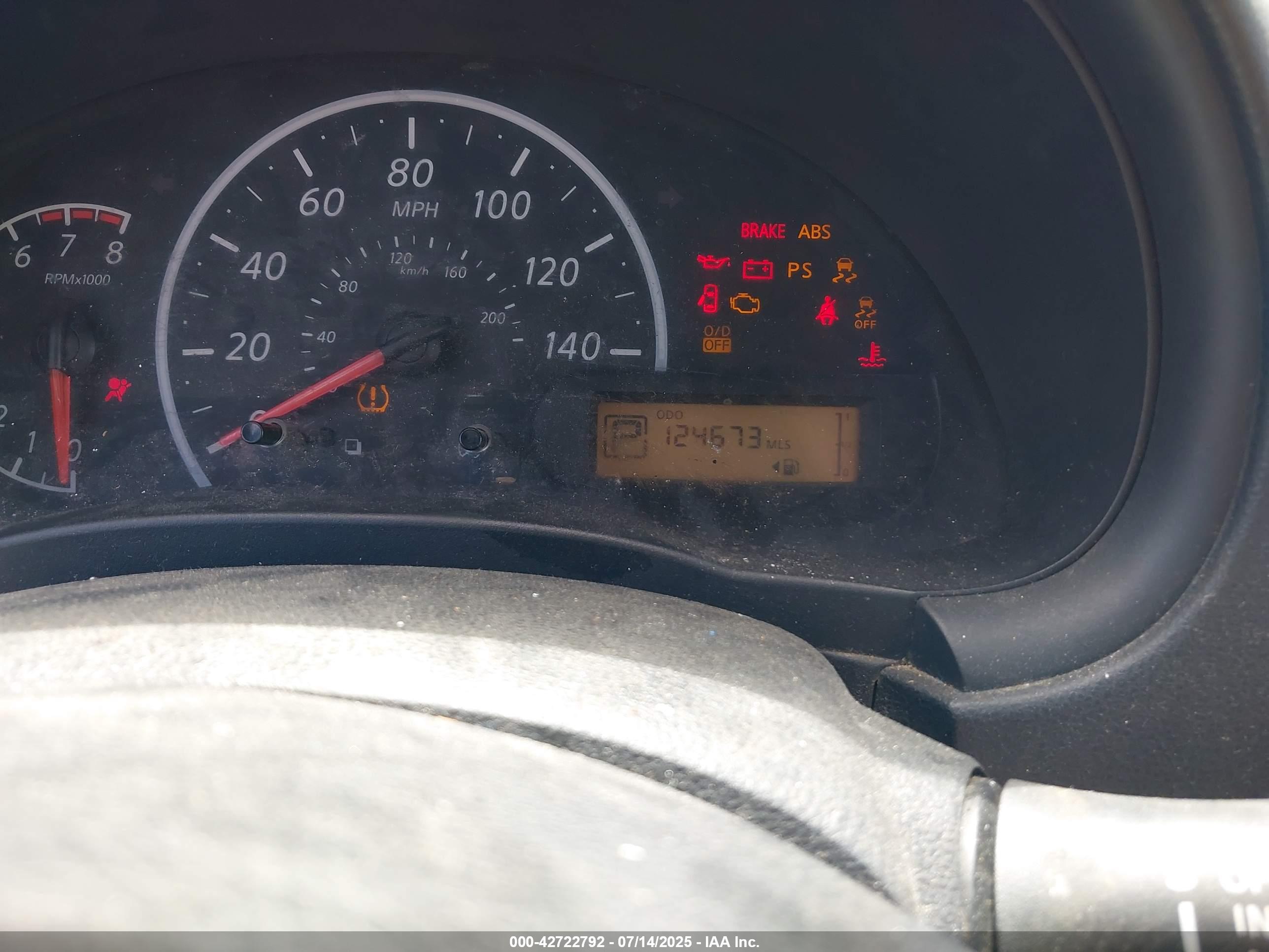 NISSAN VERSA image 7
