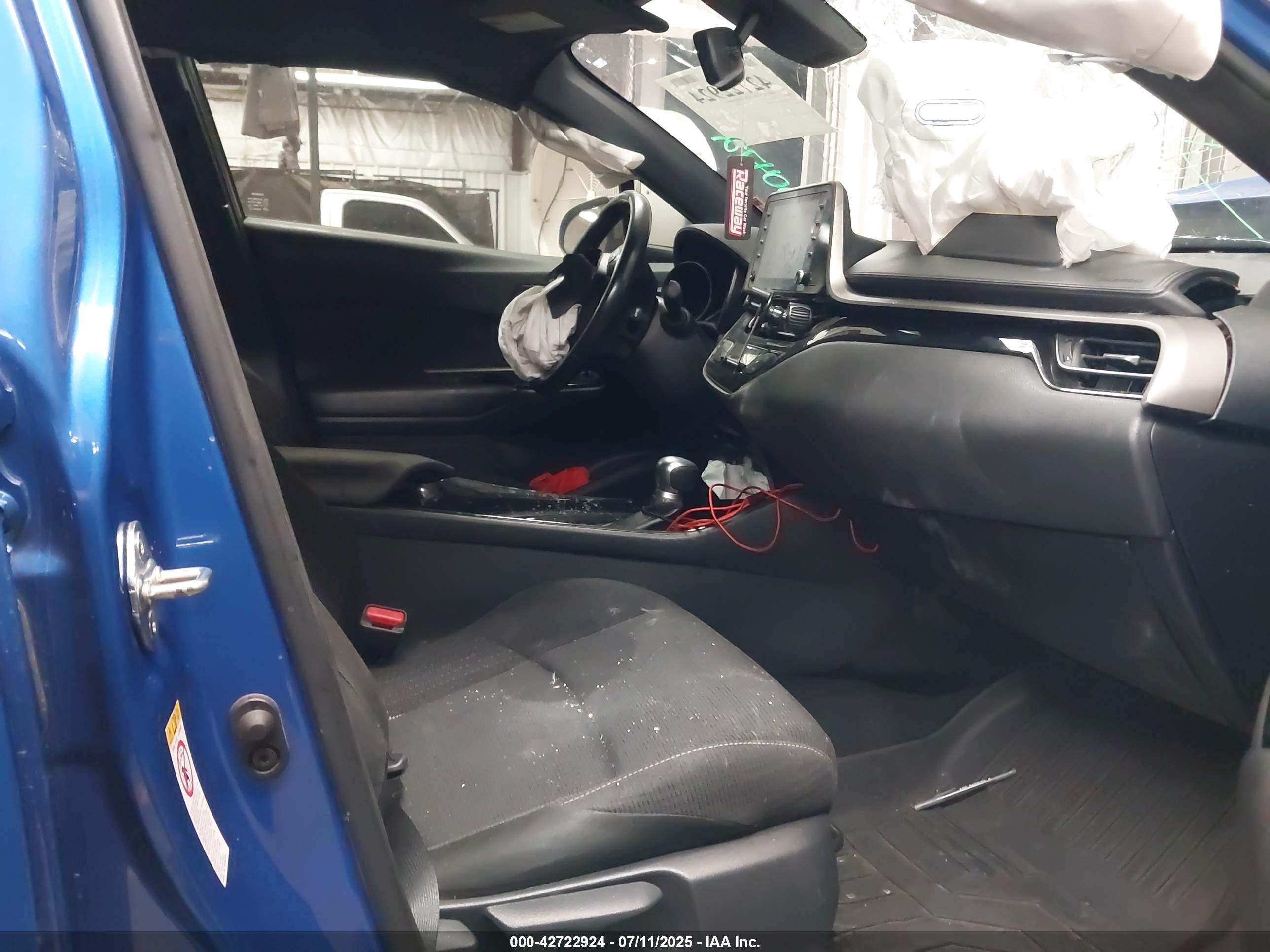 TOYOTA C-HR image 5