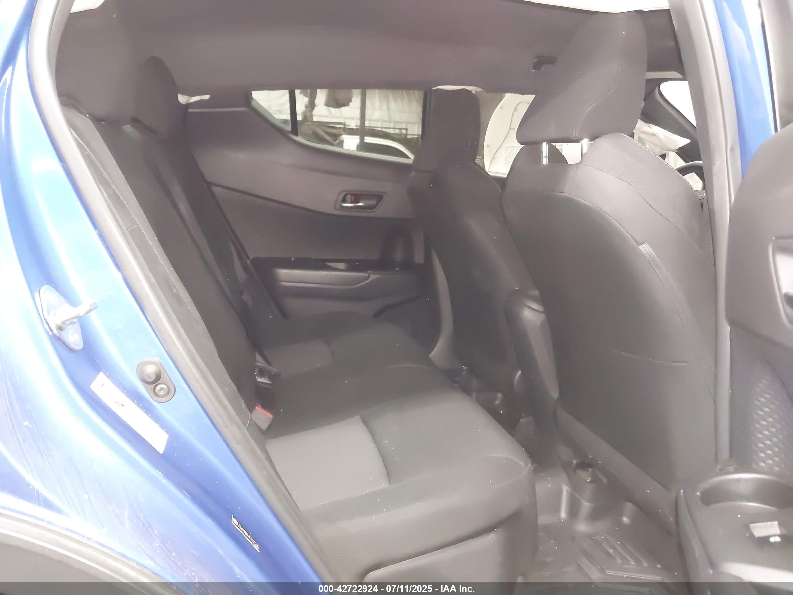 TOYOTA C-HR image 8