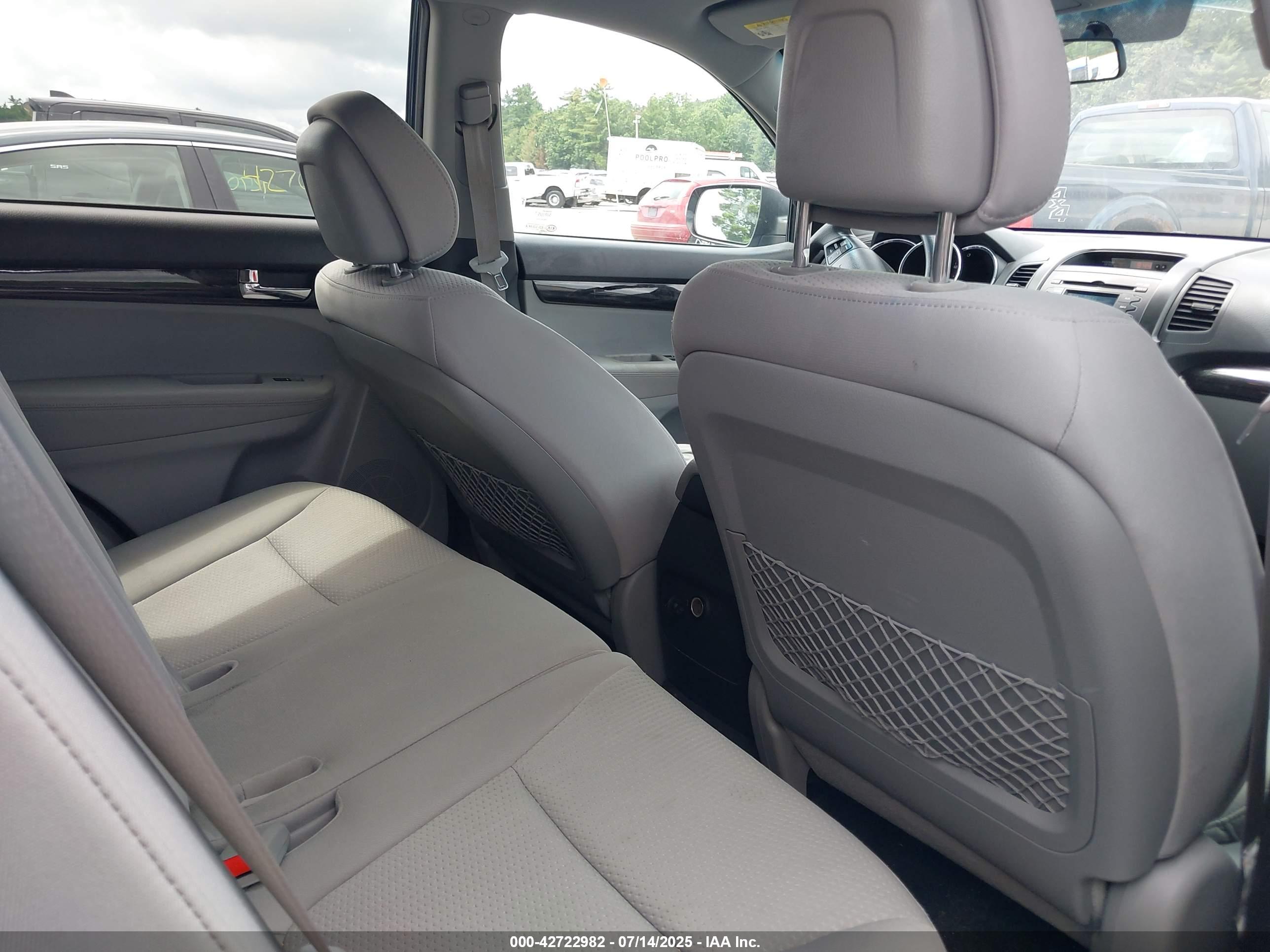 KIA SORENTO image 8