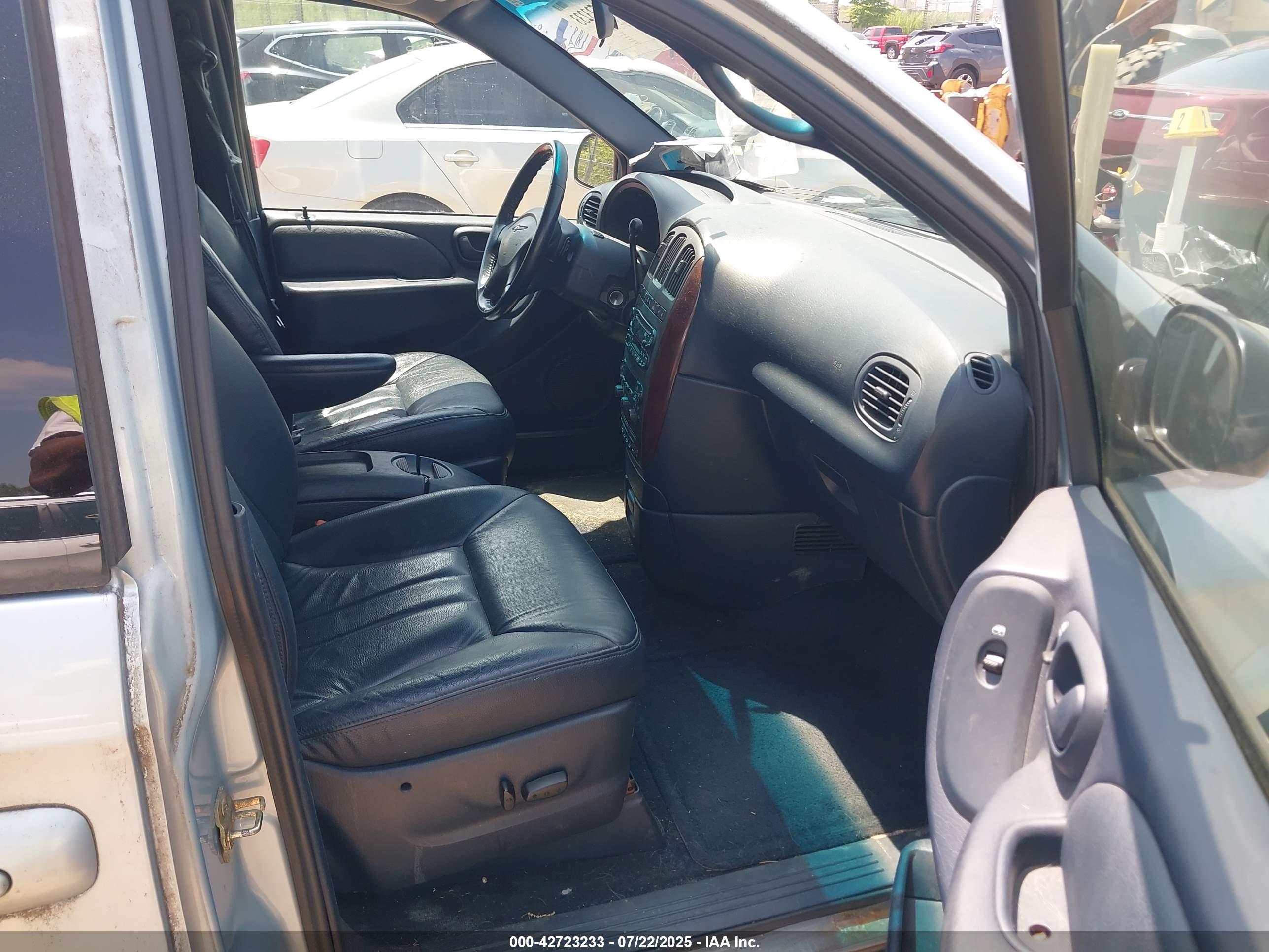 CHRYSLER TOWN image 5