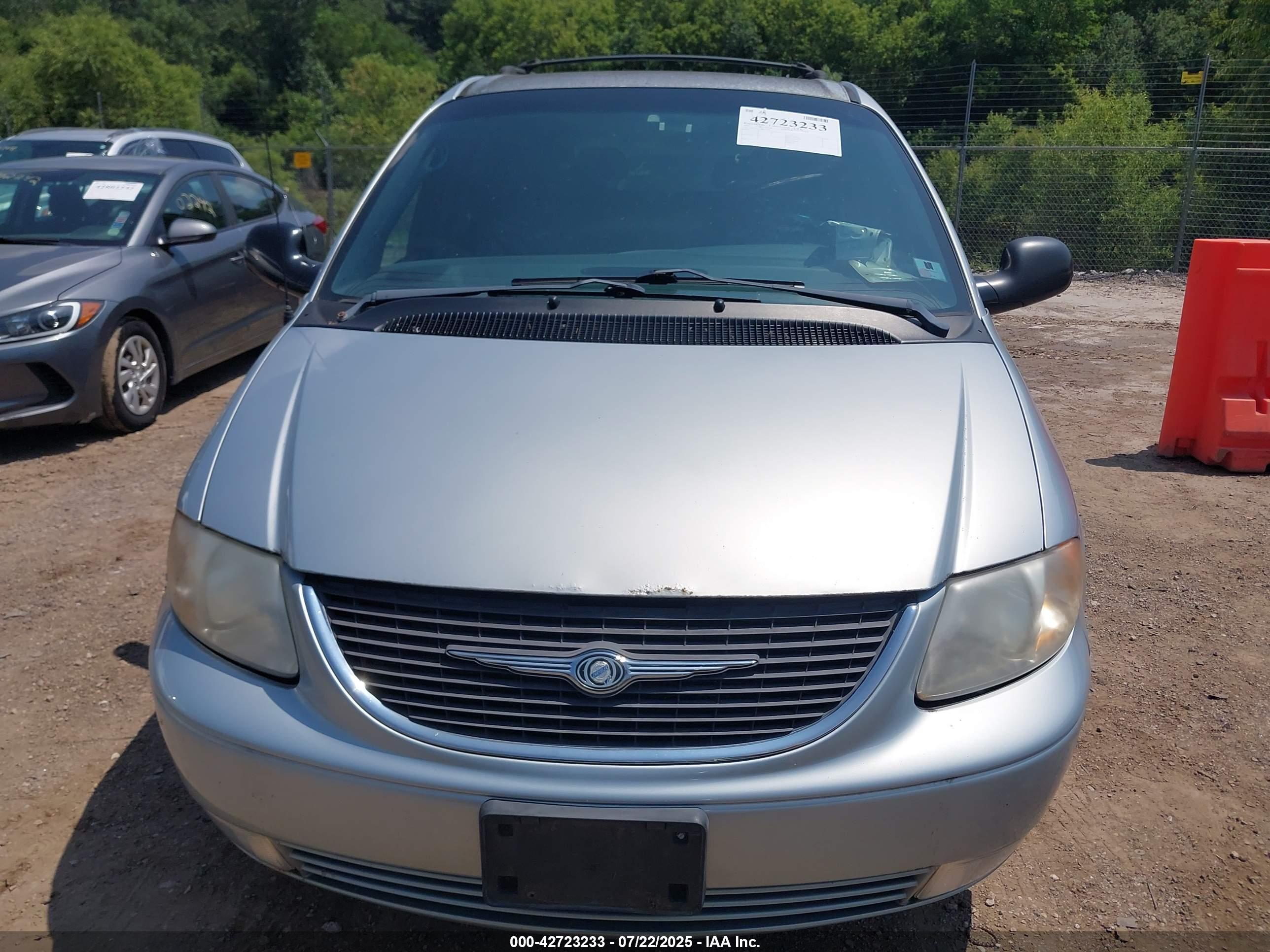 CHRYSLER TOWN image 6