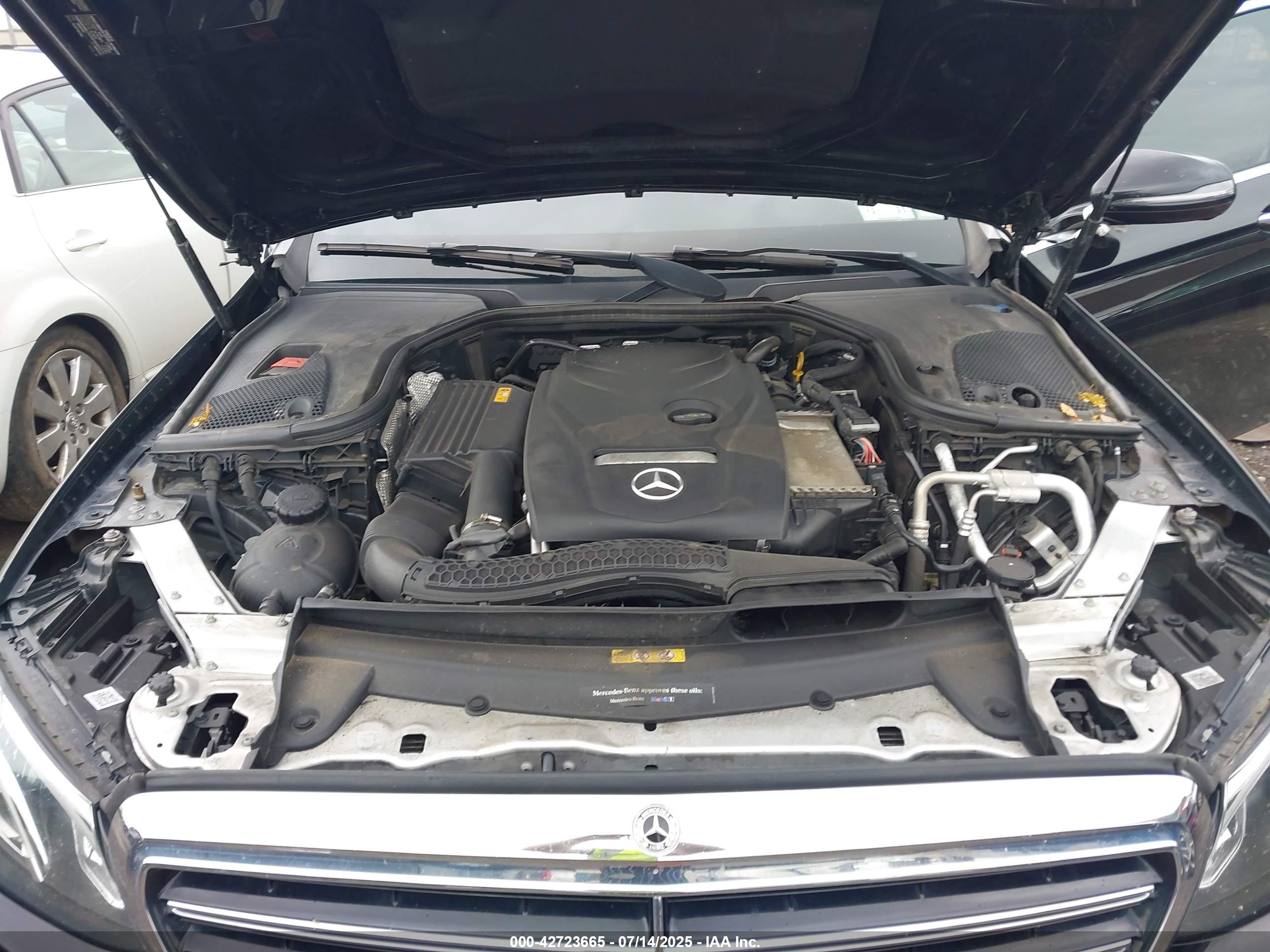 MERCEDES-BENZ E image 10