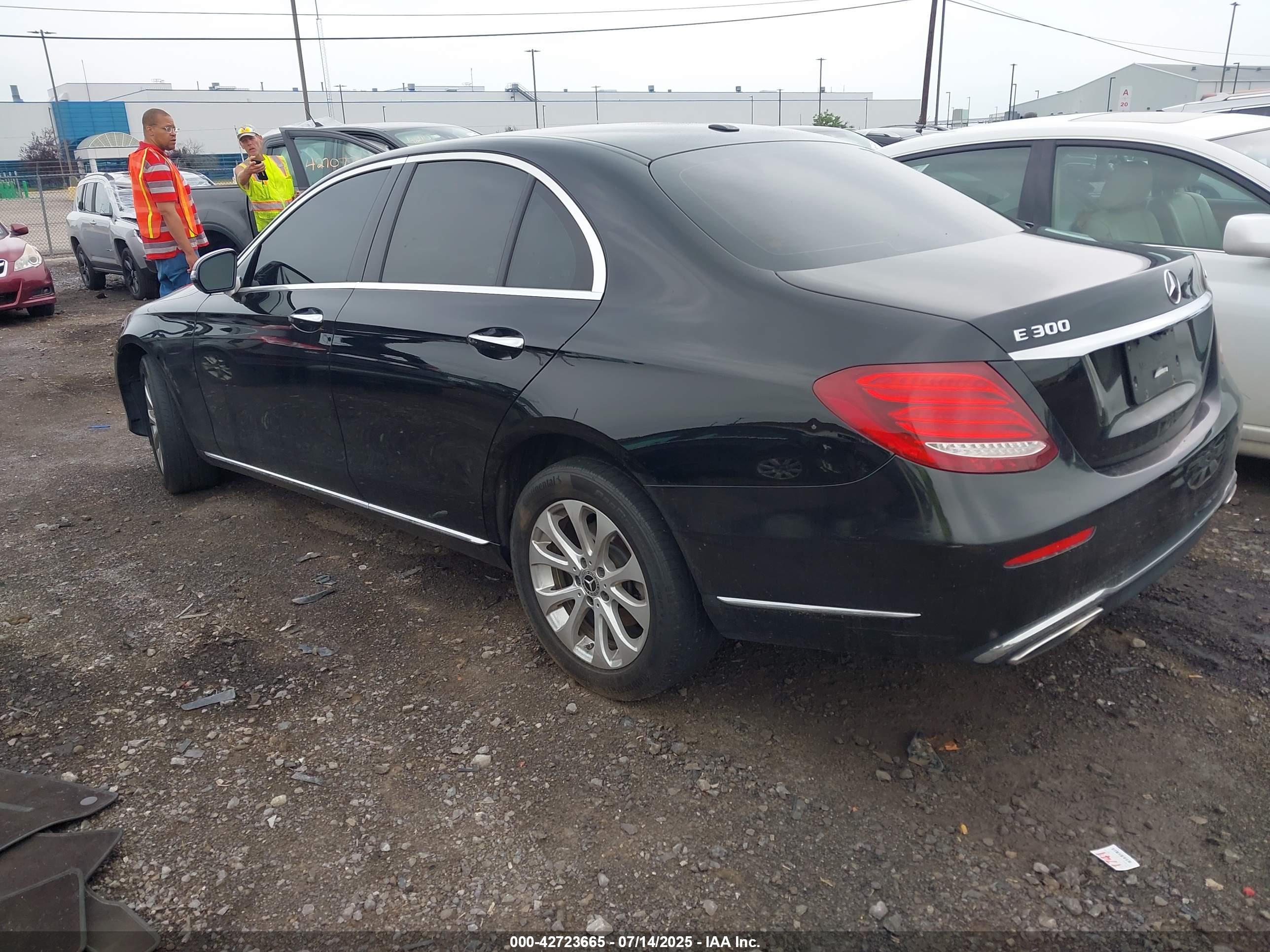 MERCEDES-BENZ E image 3