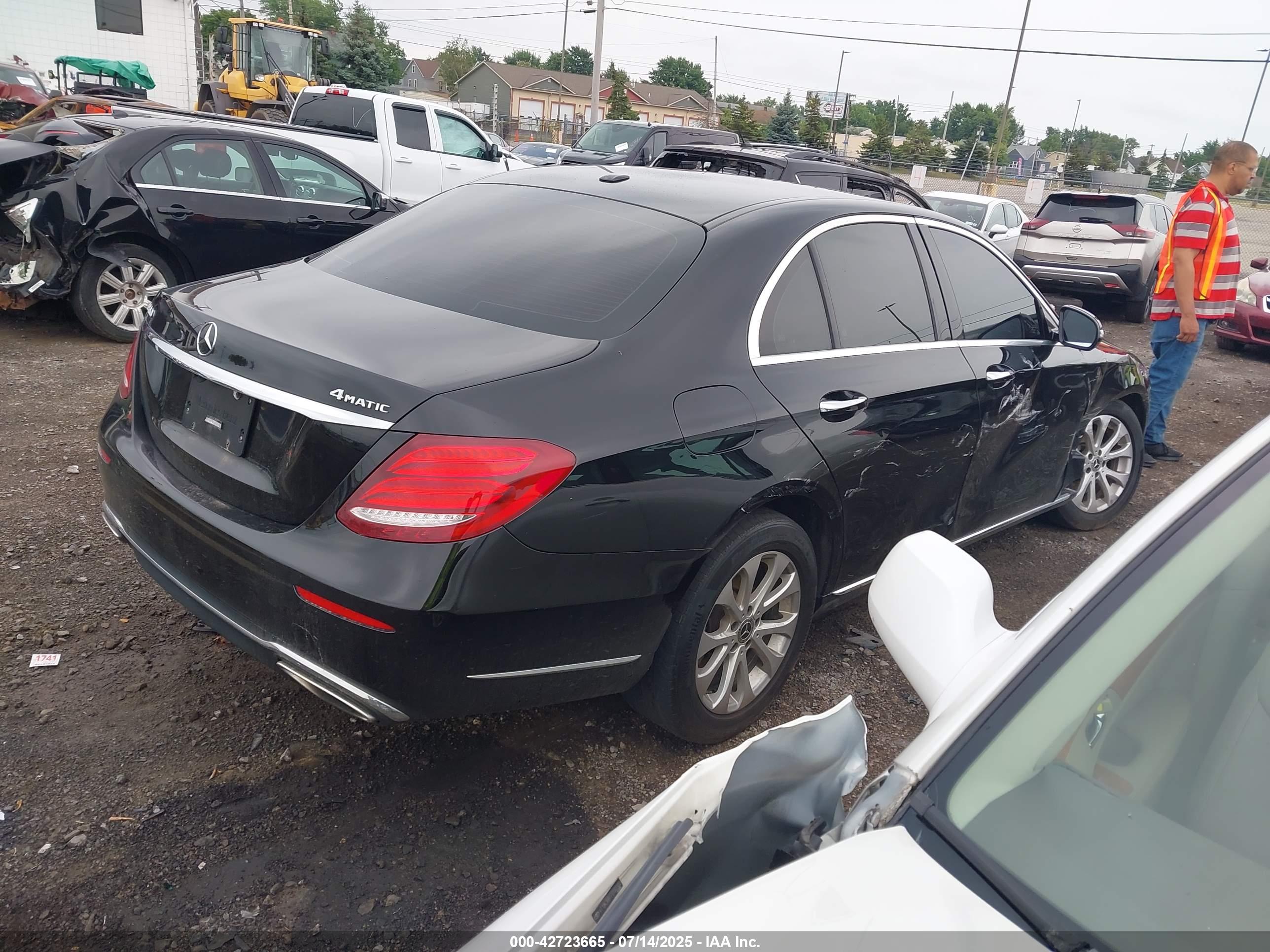 MERCEDES-BENZ E image 4
