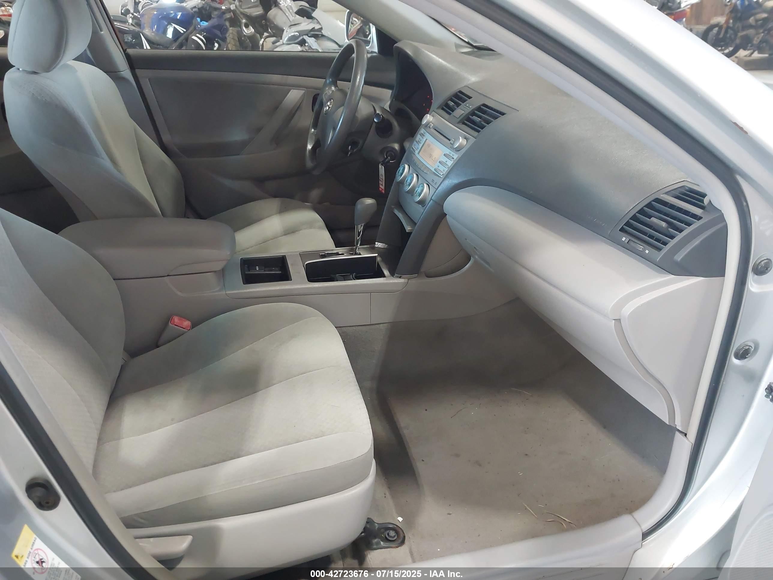 TOYOTA CAMRY image 5