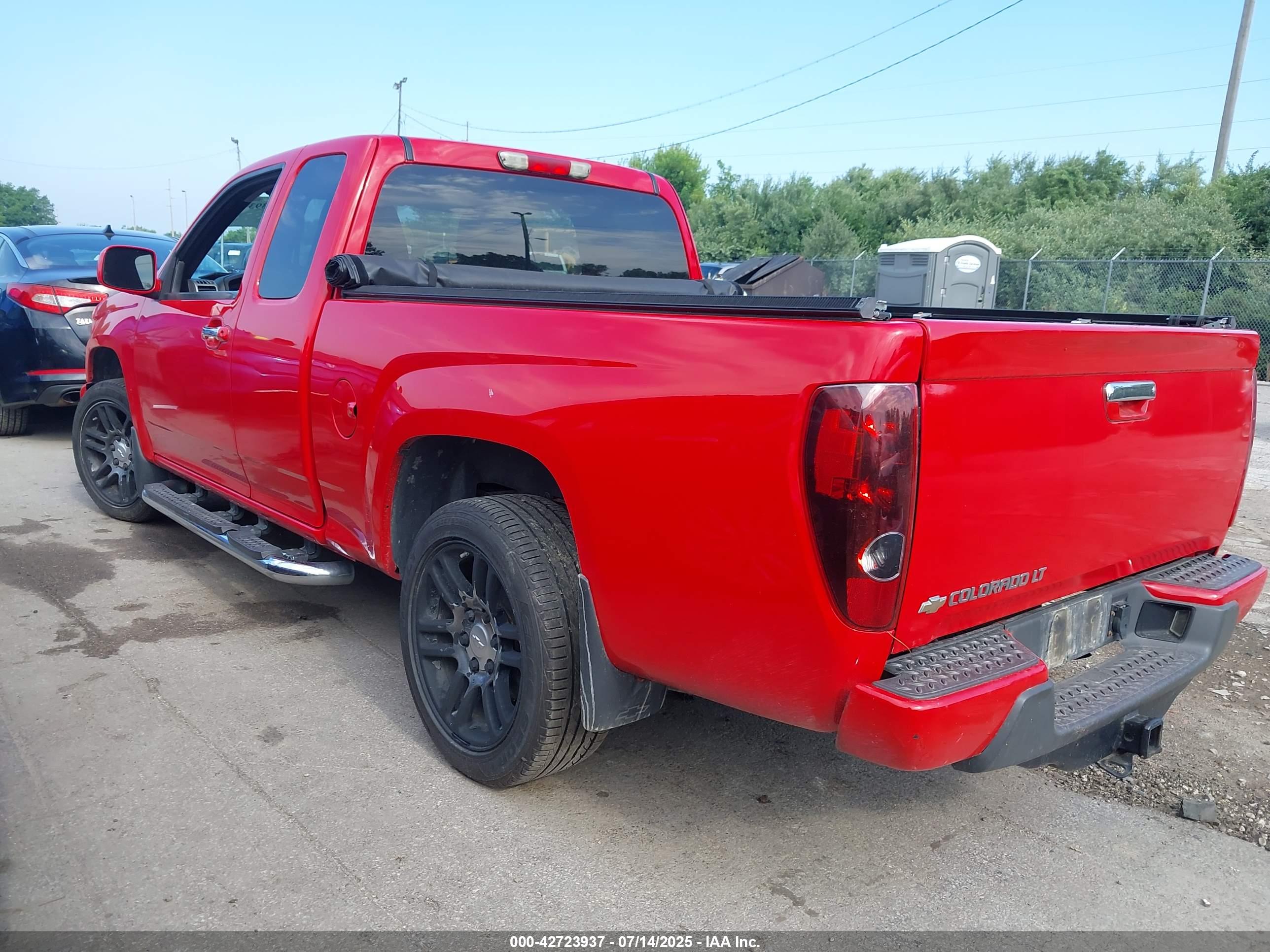 CHEVROLET COLORADO image 3