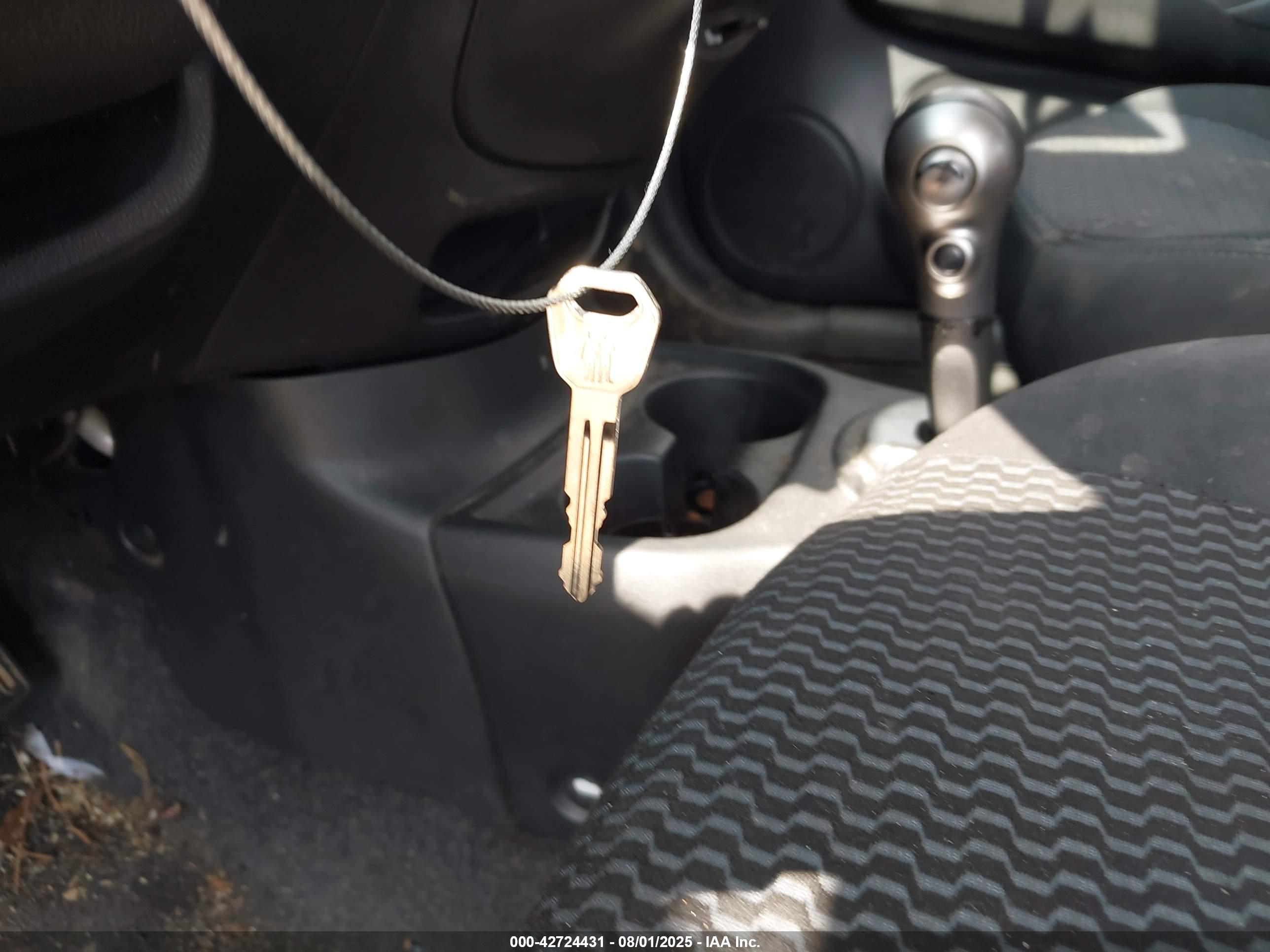NISSAN VERSA image 11