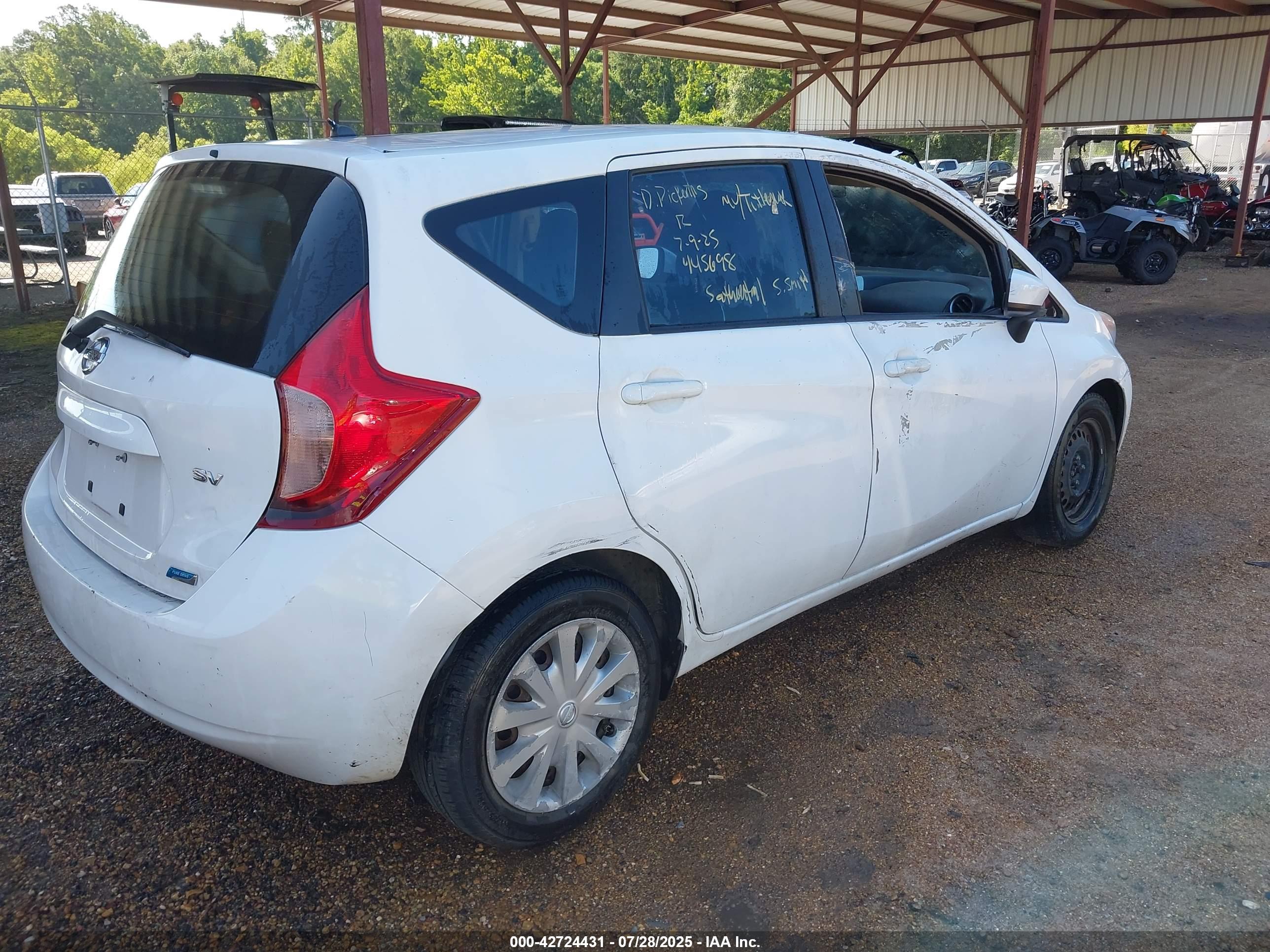 NISSAN VERSA image 4