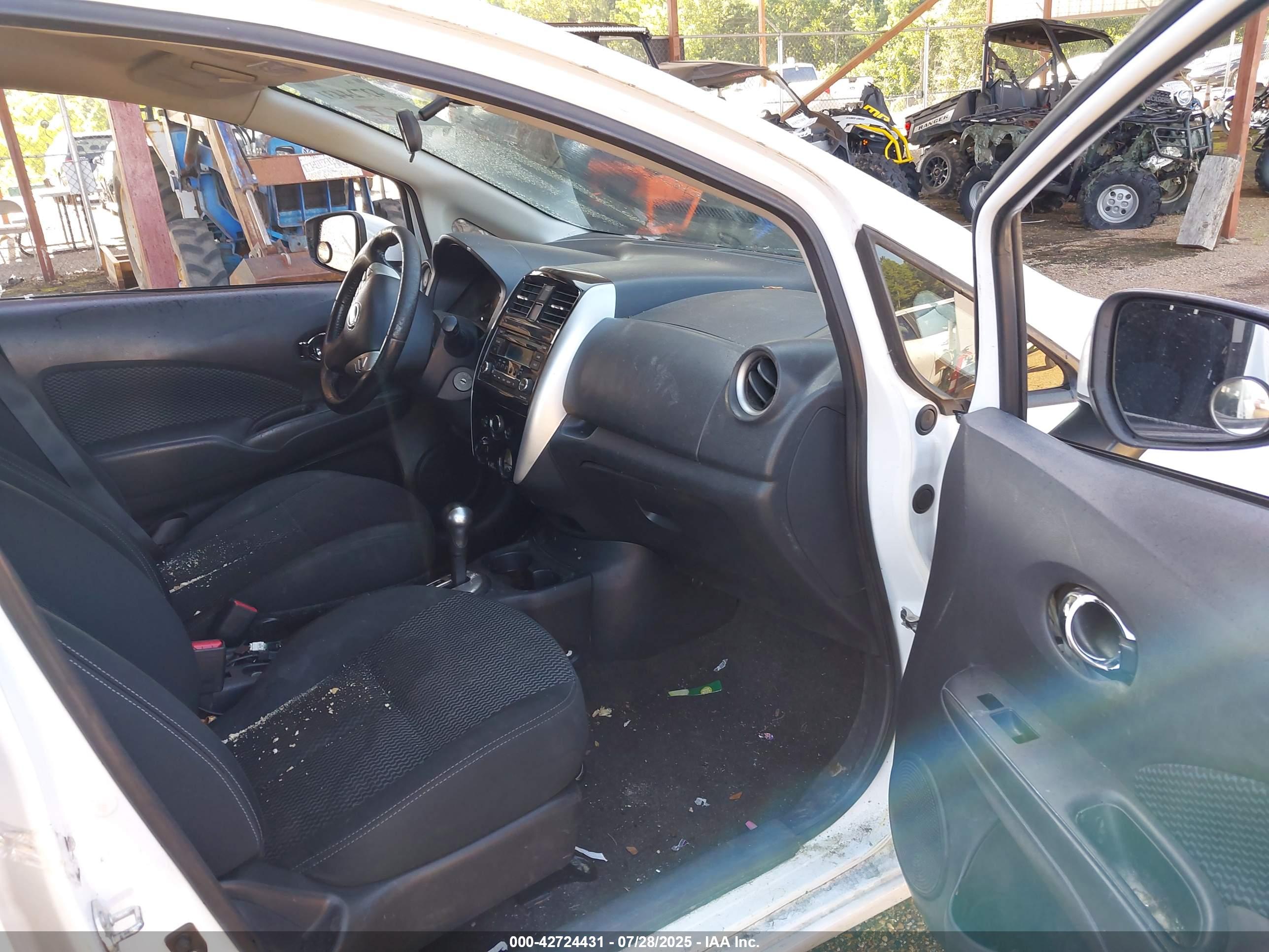NISSAN VERSA image 5