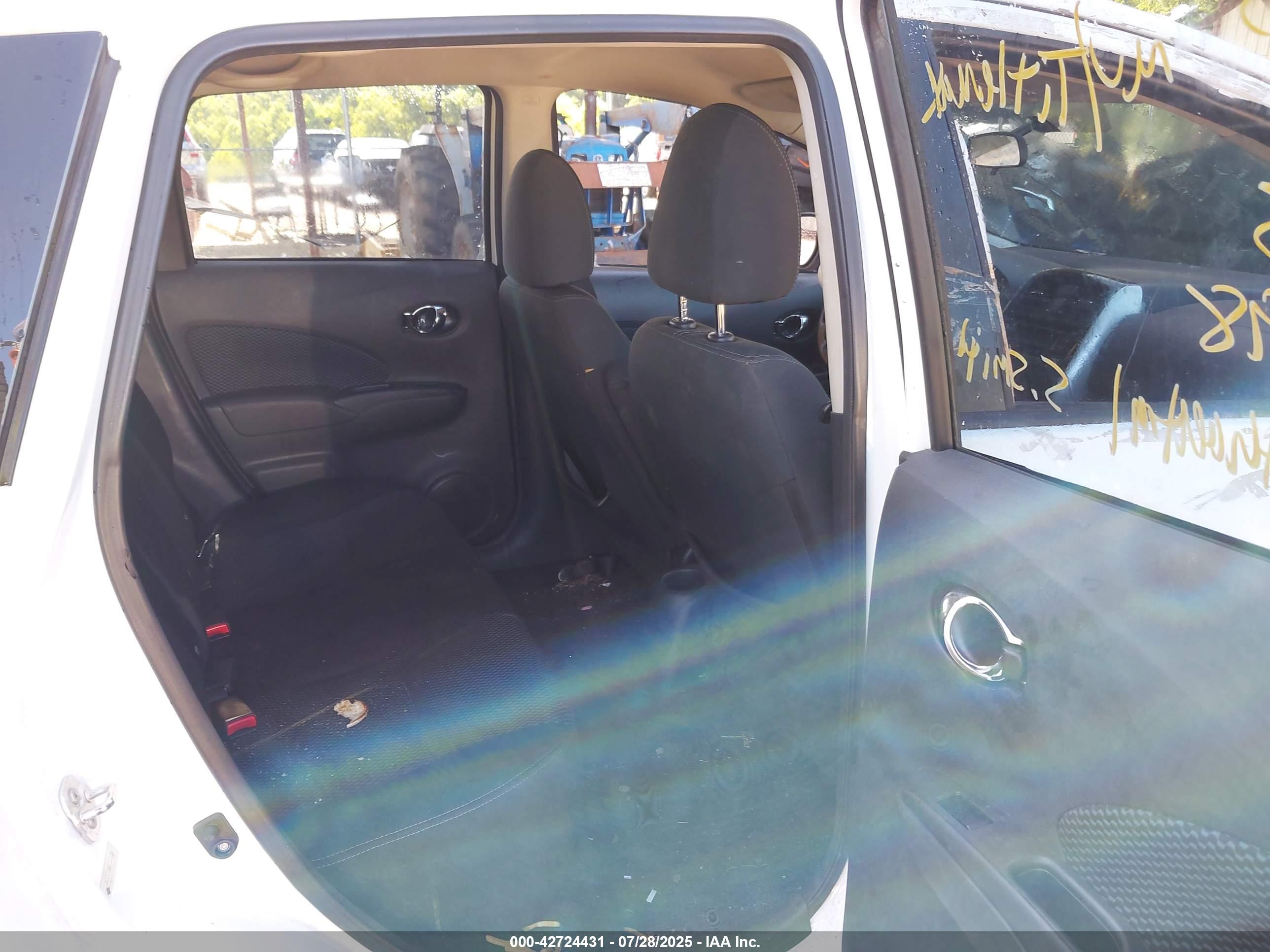 NISSAN VERSA image 8