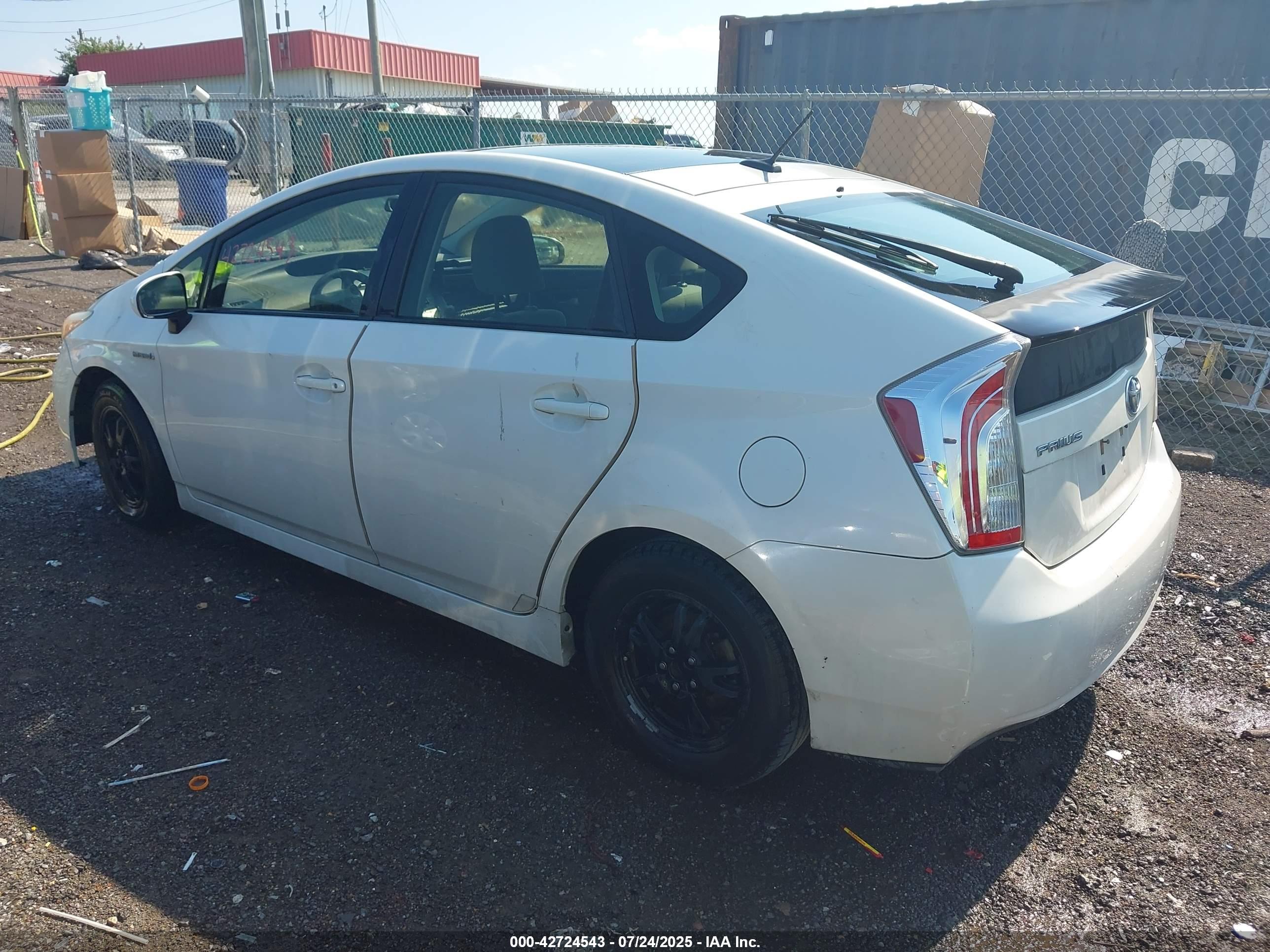 TOYOTA PRIUS image 3