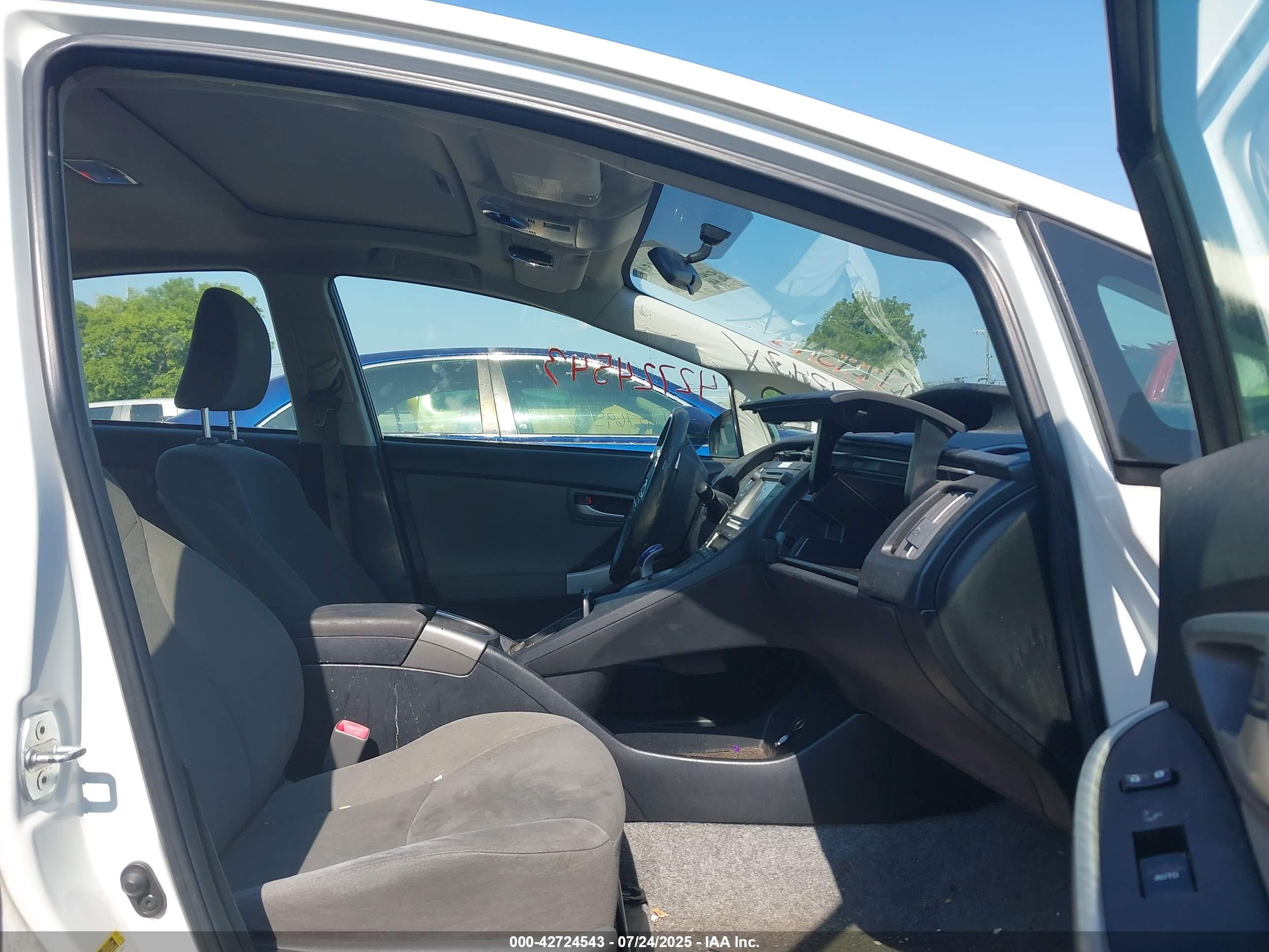 TOYOTA PRIUS image 5