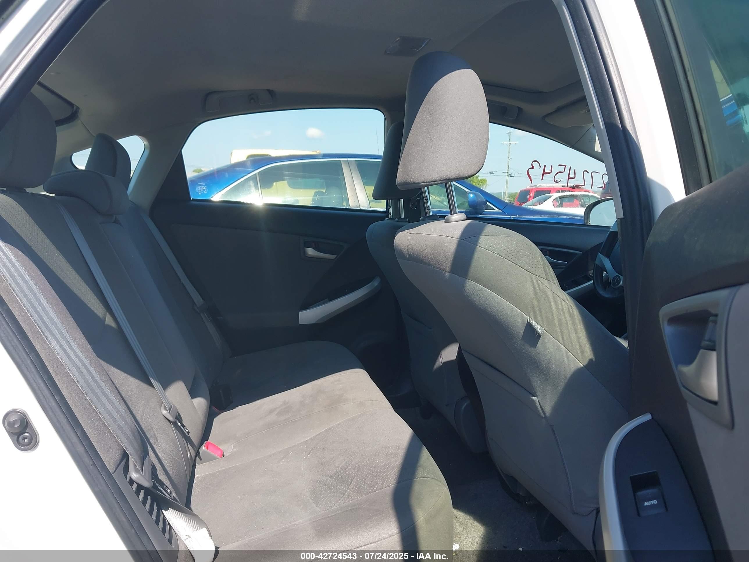 TOYOTA PRIUS image 8