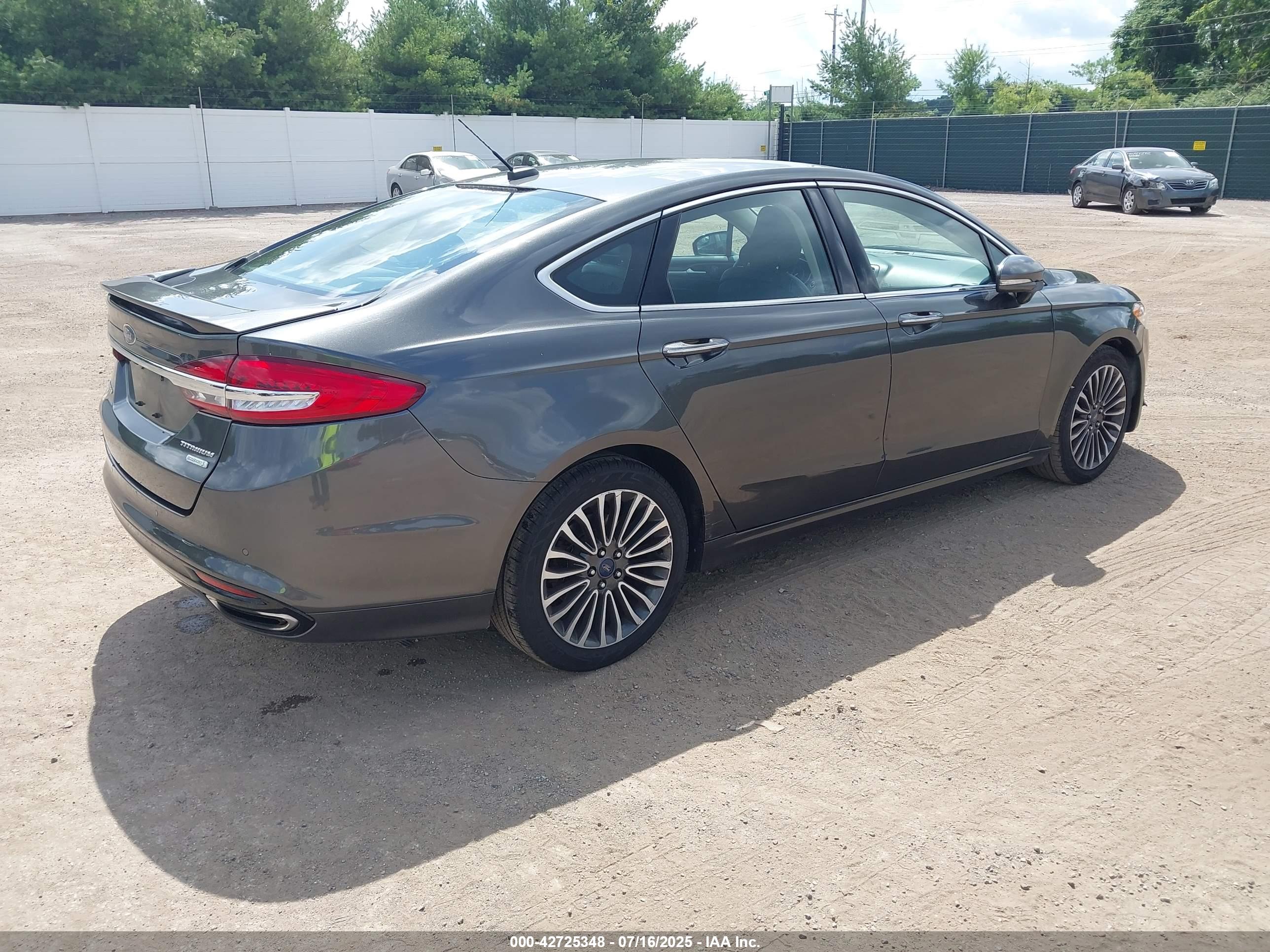 FORD FUSION image 4