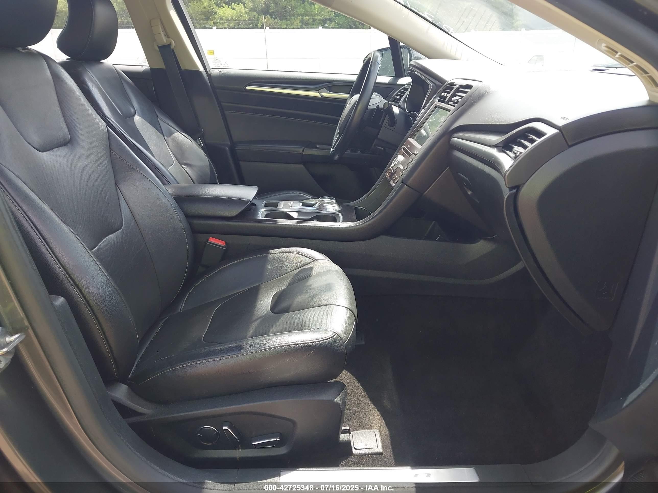 FORD FUSION image 5