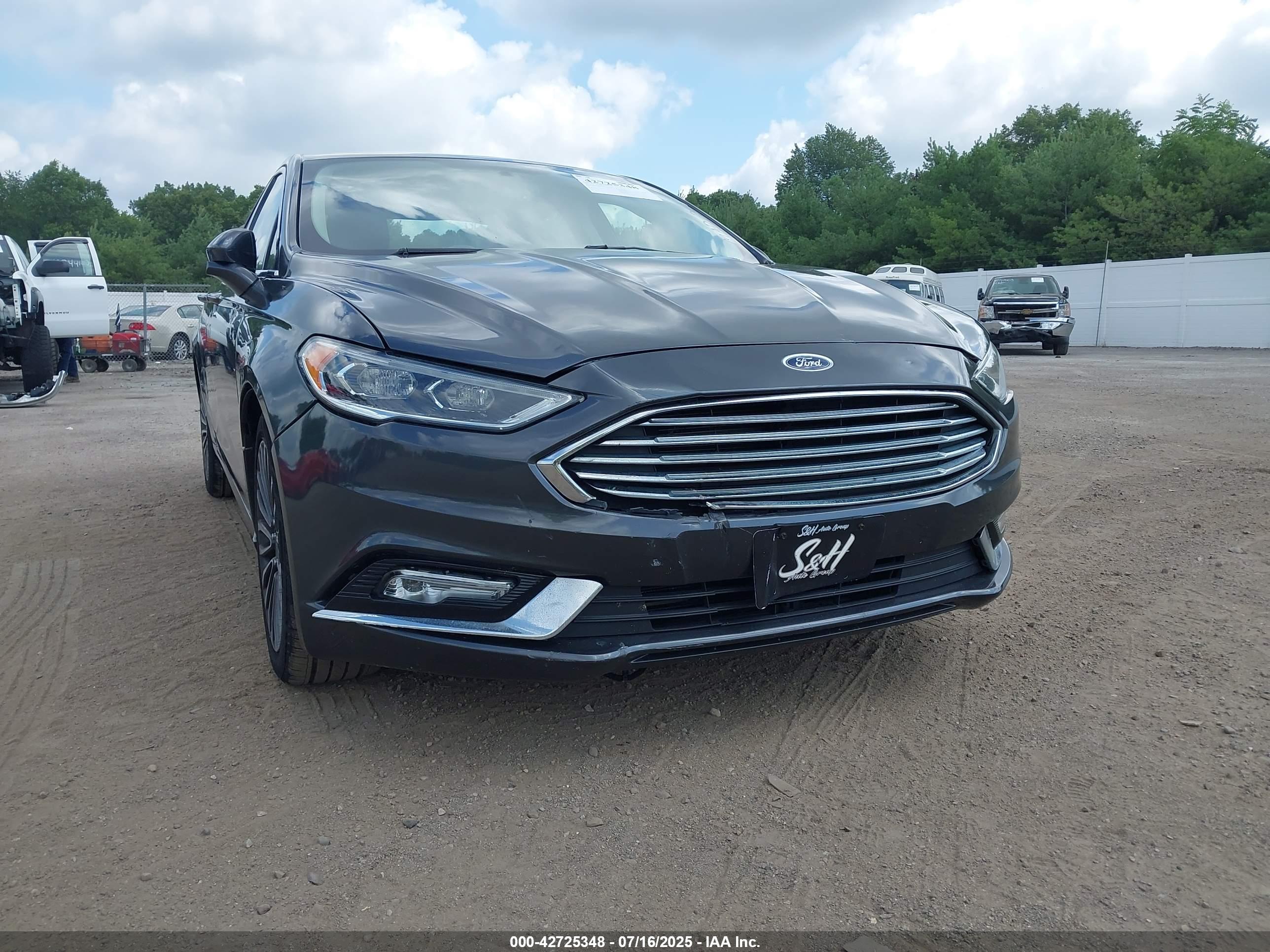 FORD FUSION image 6