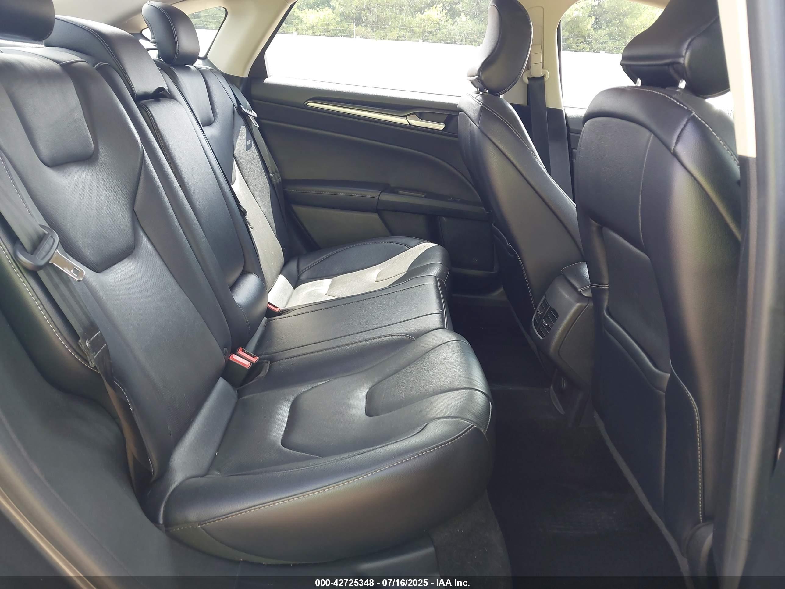 FORD FUSION image 8