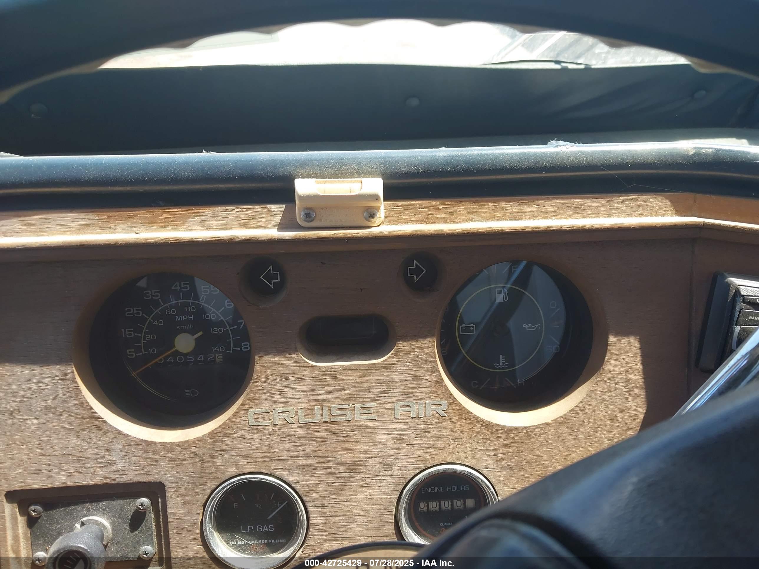 CHEVROLET P30 image 7