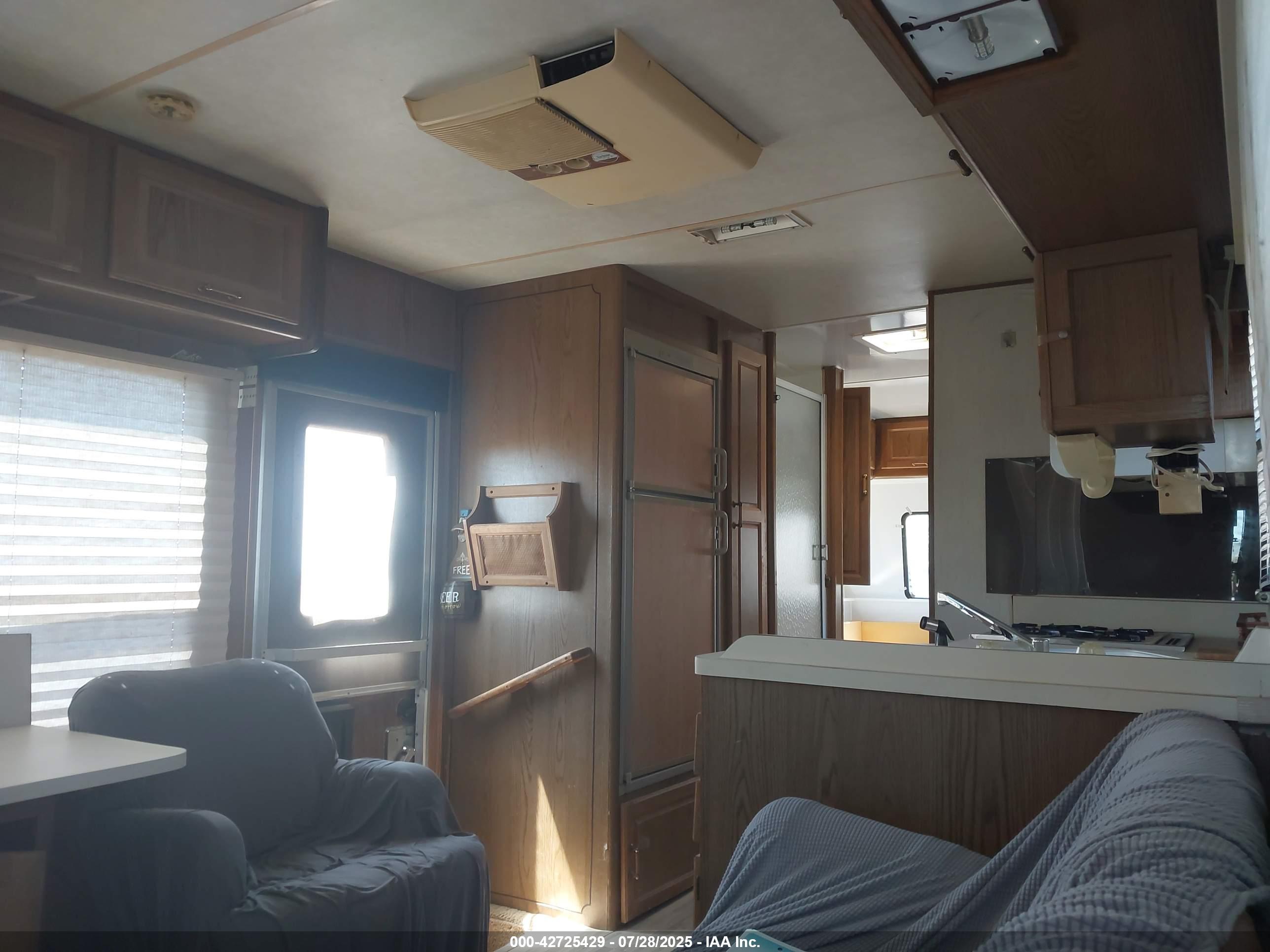 CHEVROLET P30 image 8