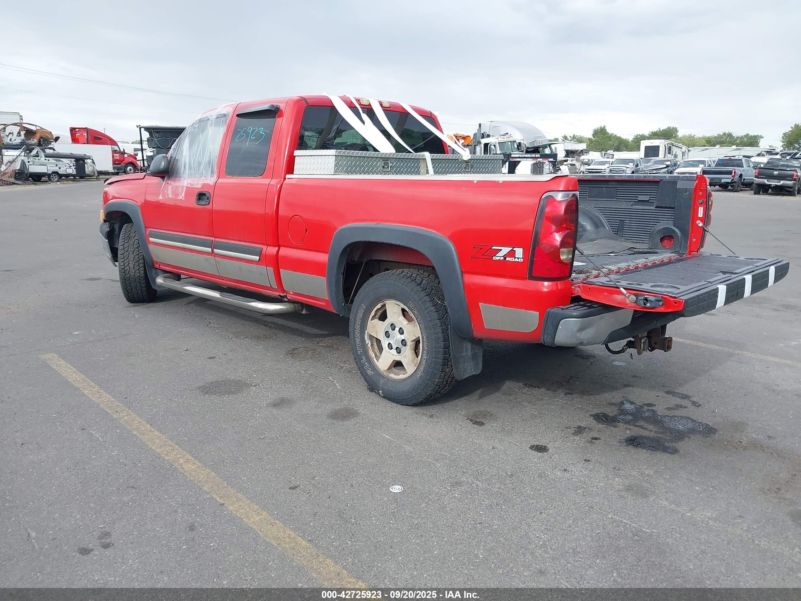 CHEVROLET SILVERADO image 3