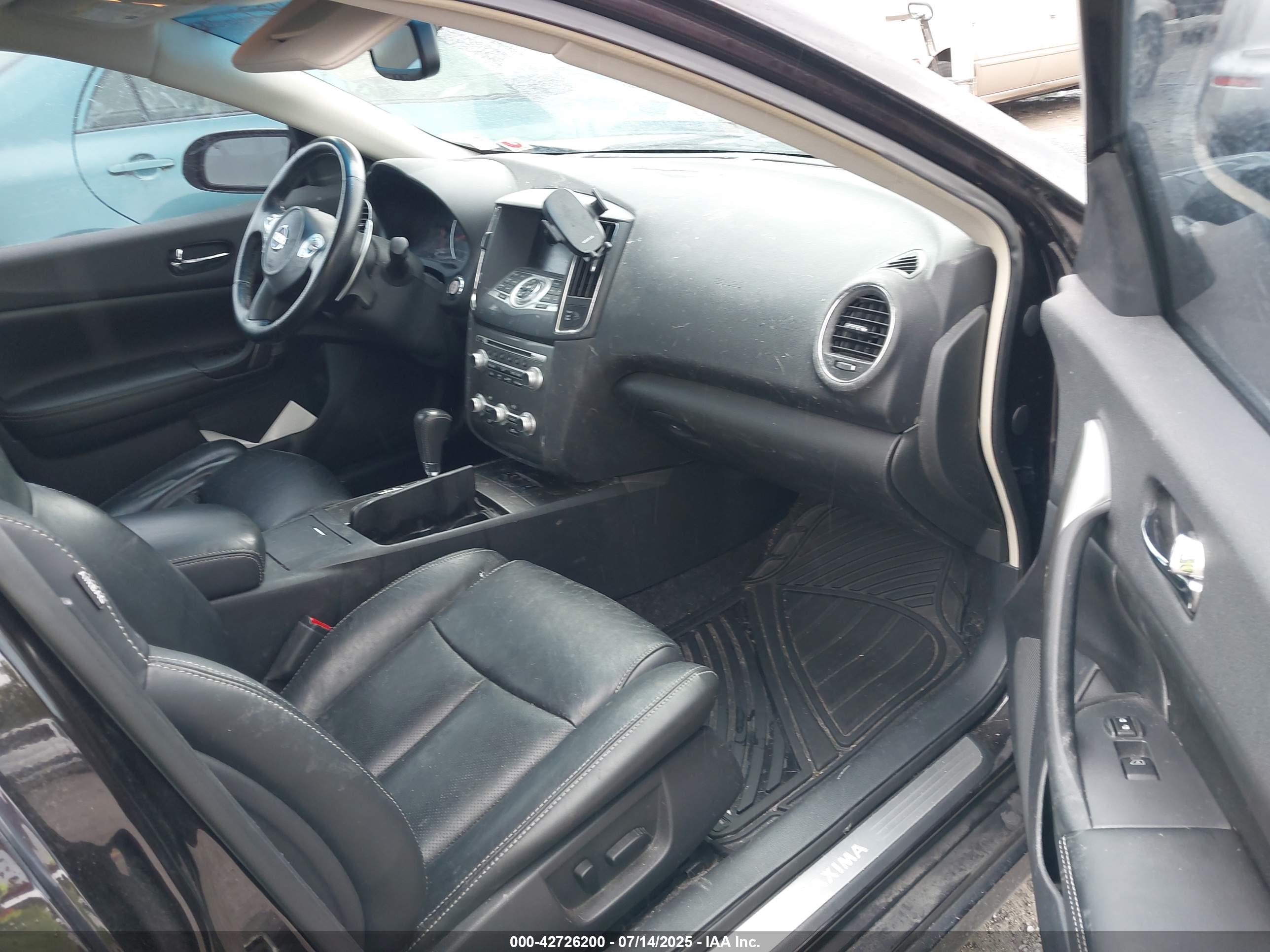NISSAN MAXIMA image 5