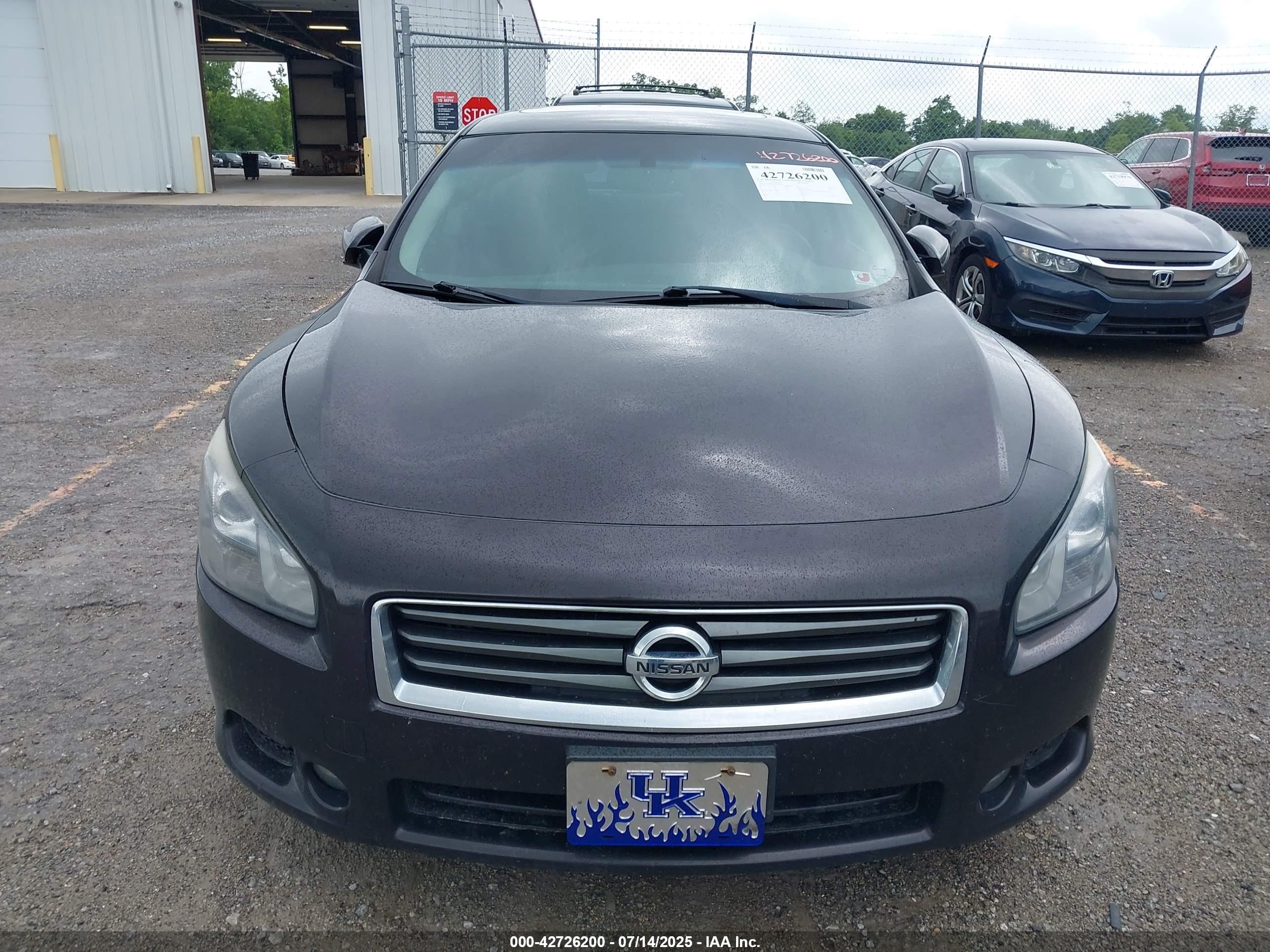 NISSAN MAXIMA image 6