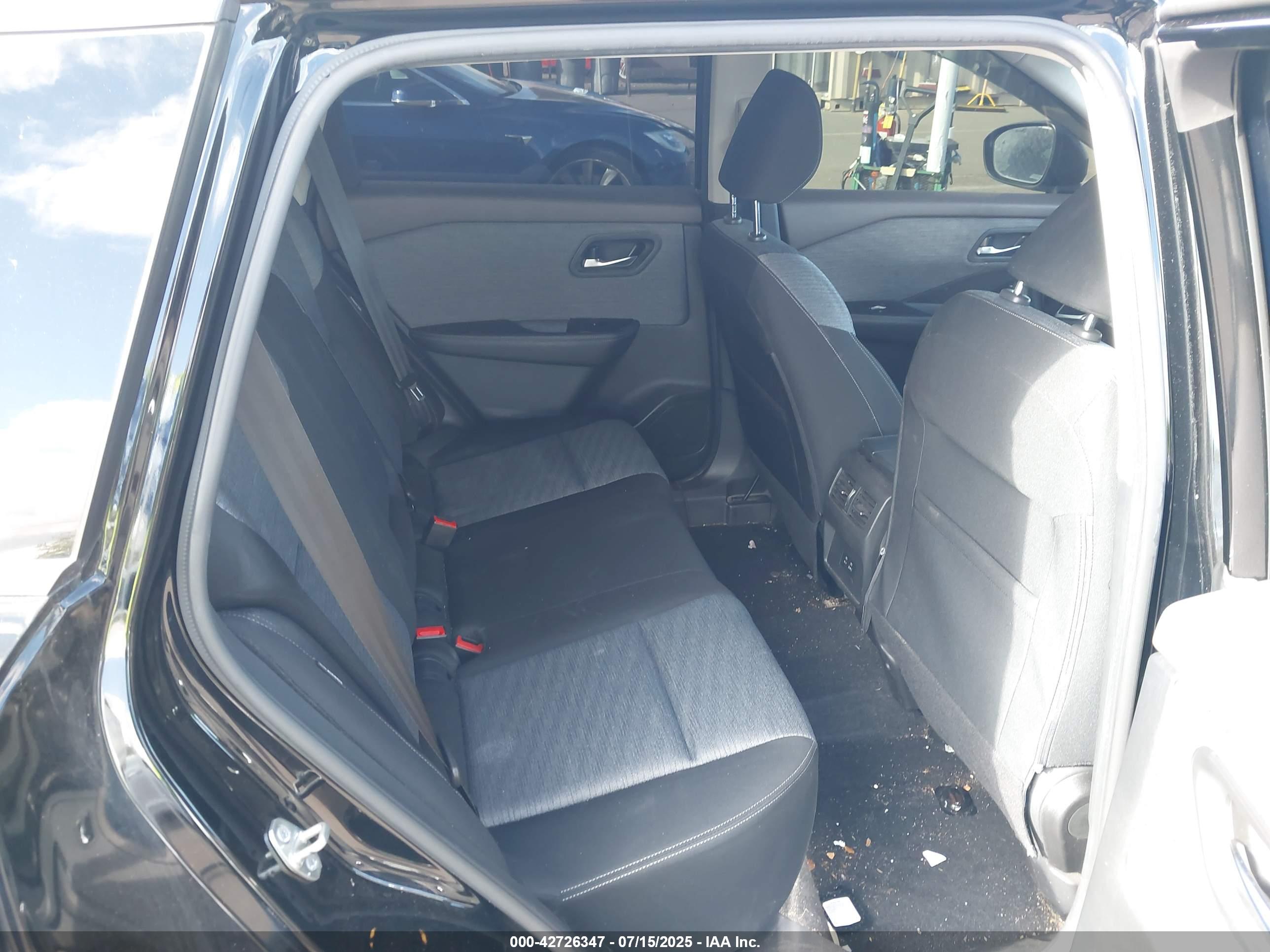 NISSAN ROGUE image 8