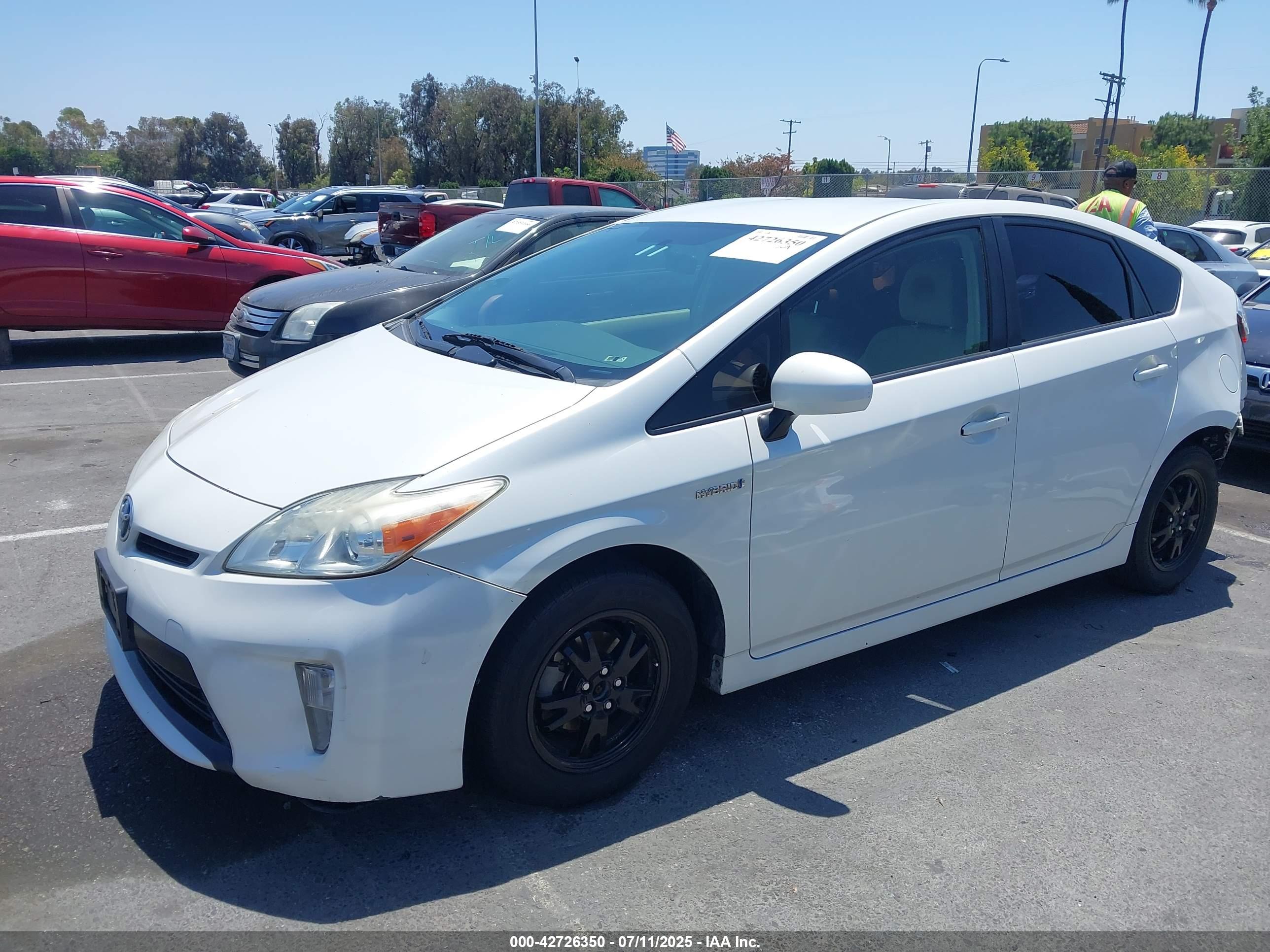 TOYOTA PRIUS image 2