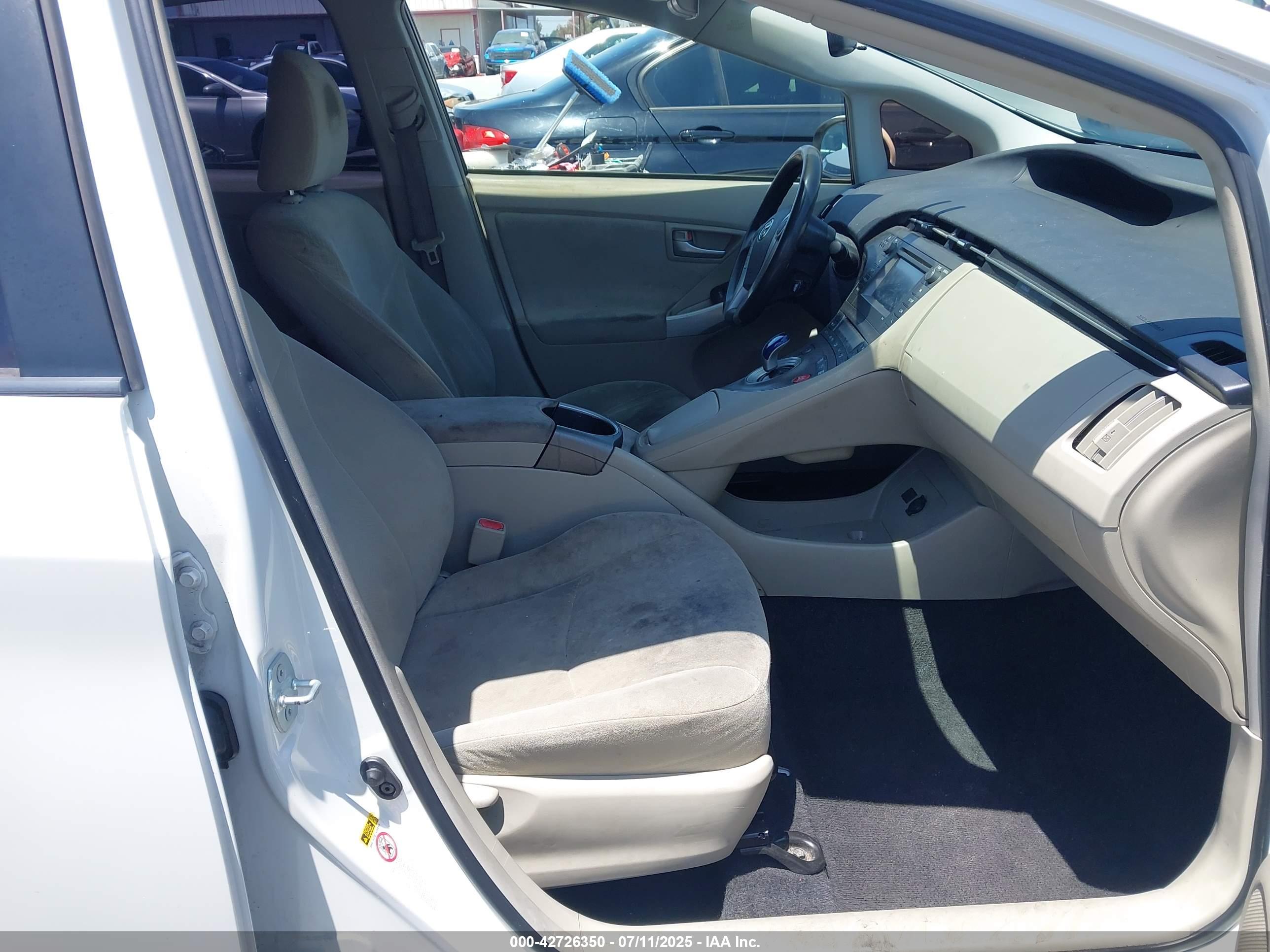 TOYOTA PRIUS image 5