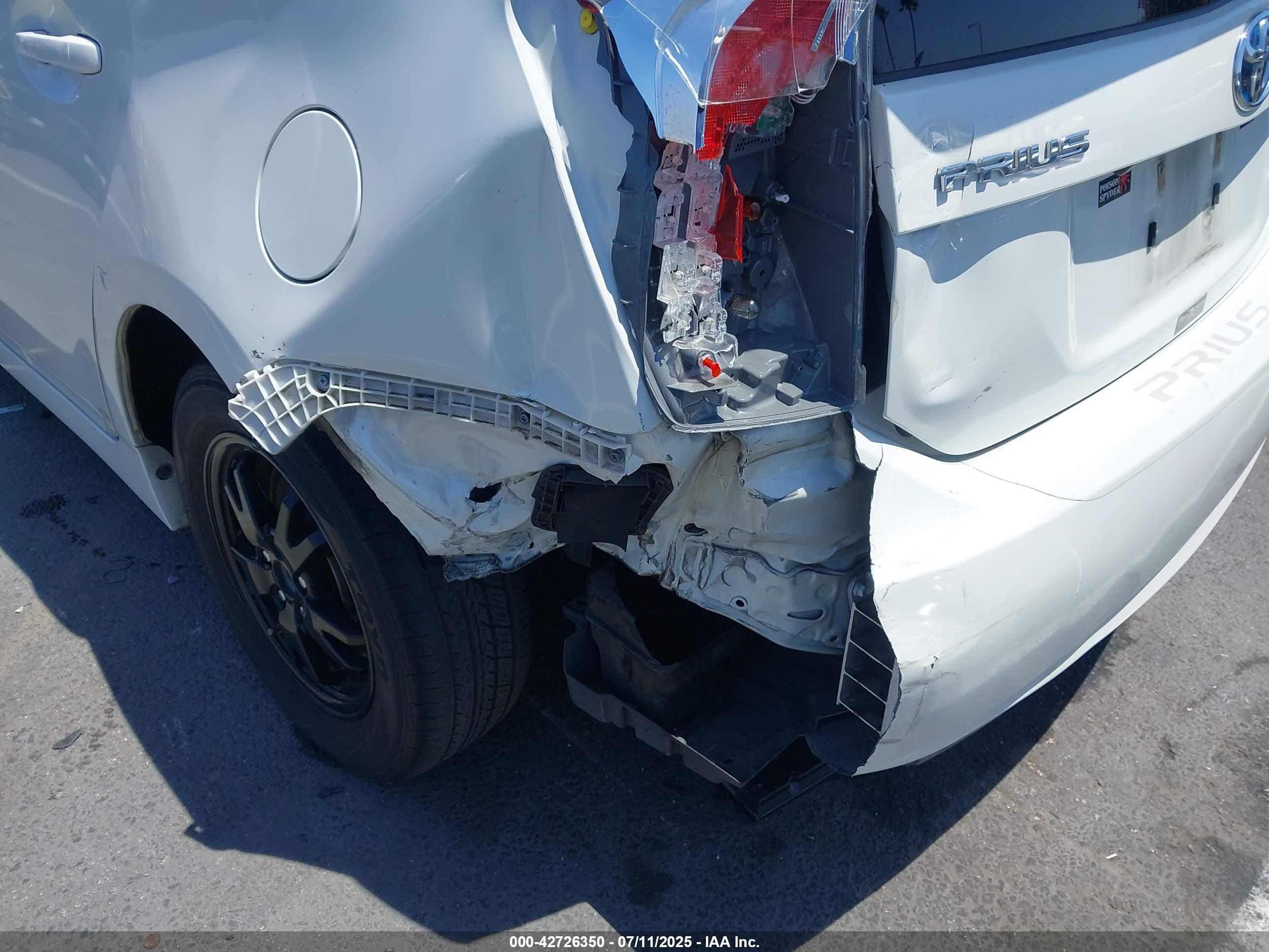 TOYOTA PRIUS image 6