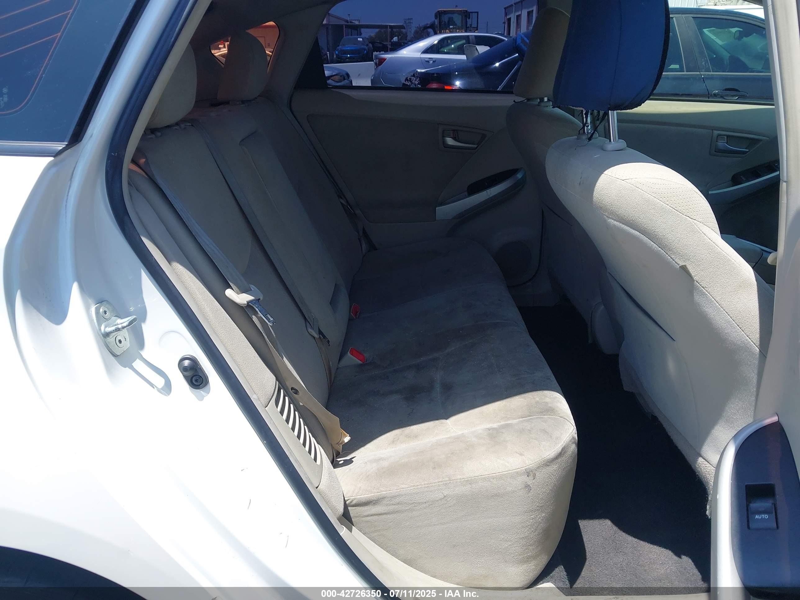 TOYOTA PRIUS image 8