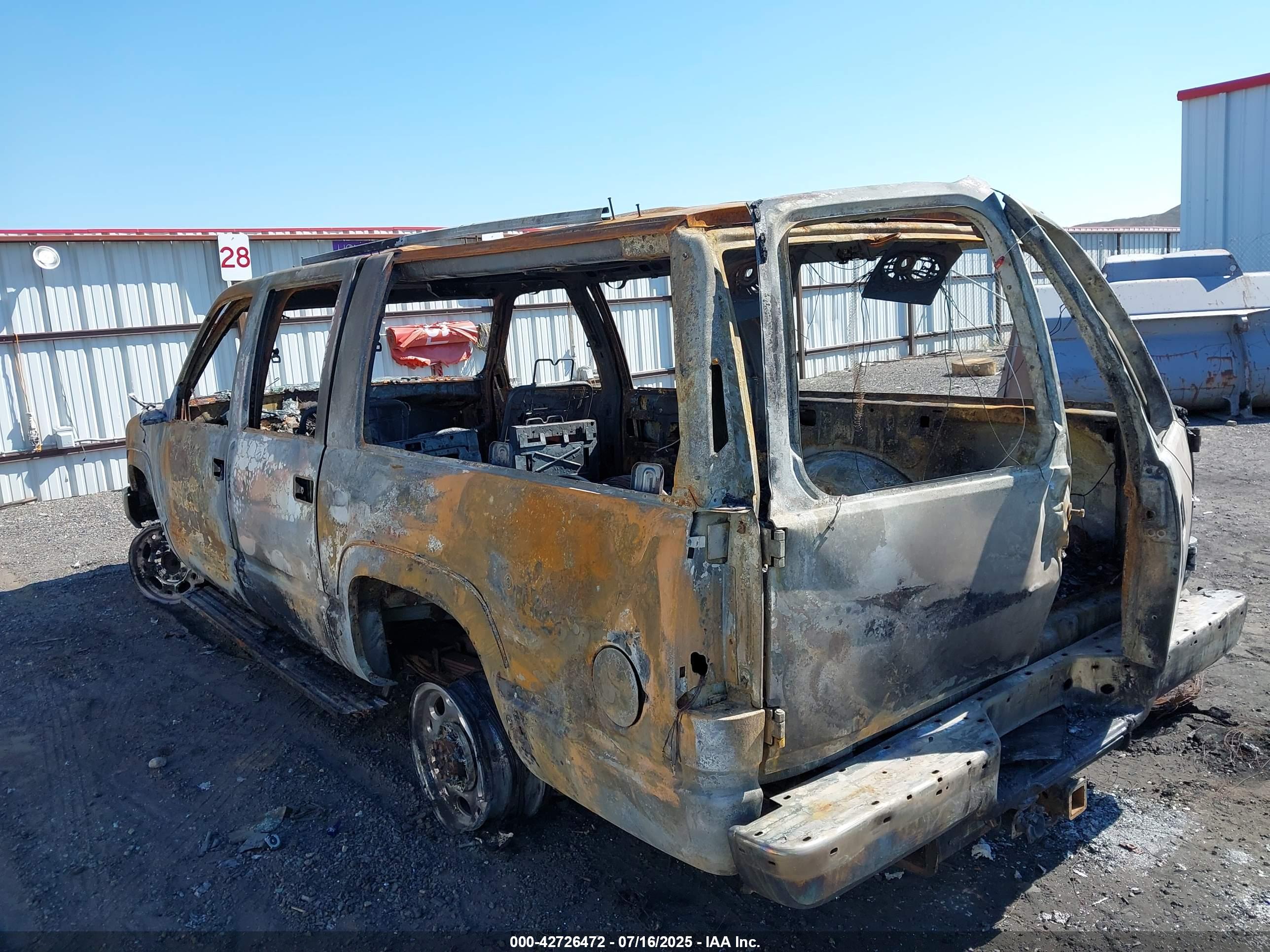 CHEVROLET SUBURBAN image 3