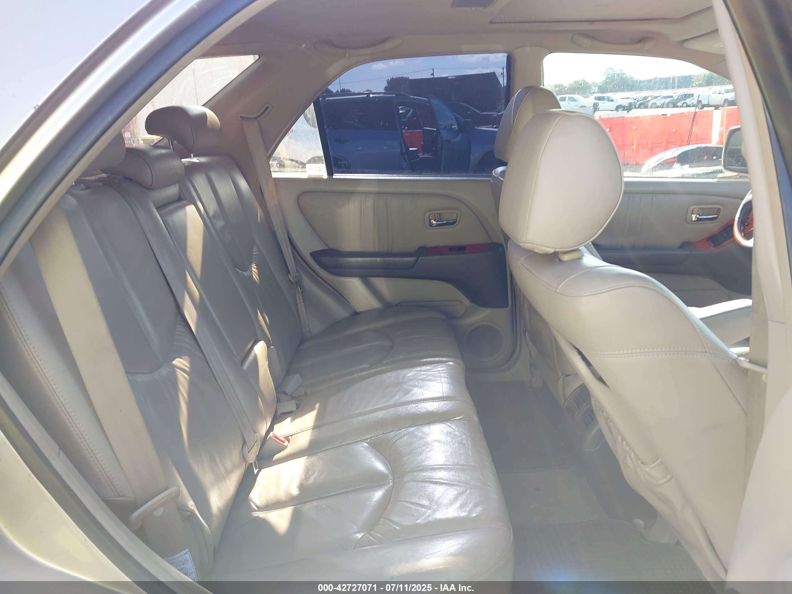 LEXUS RX image 8