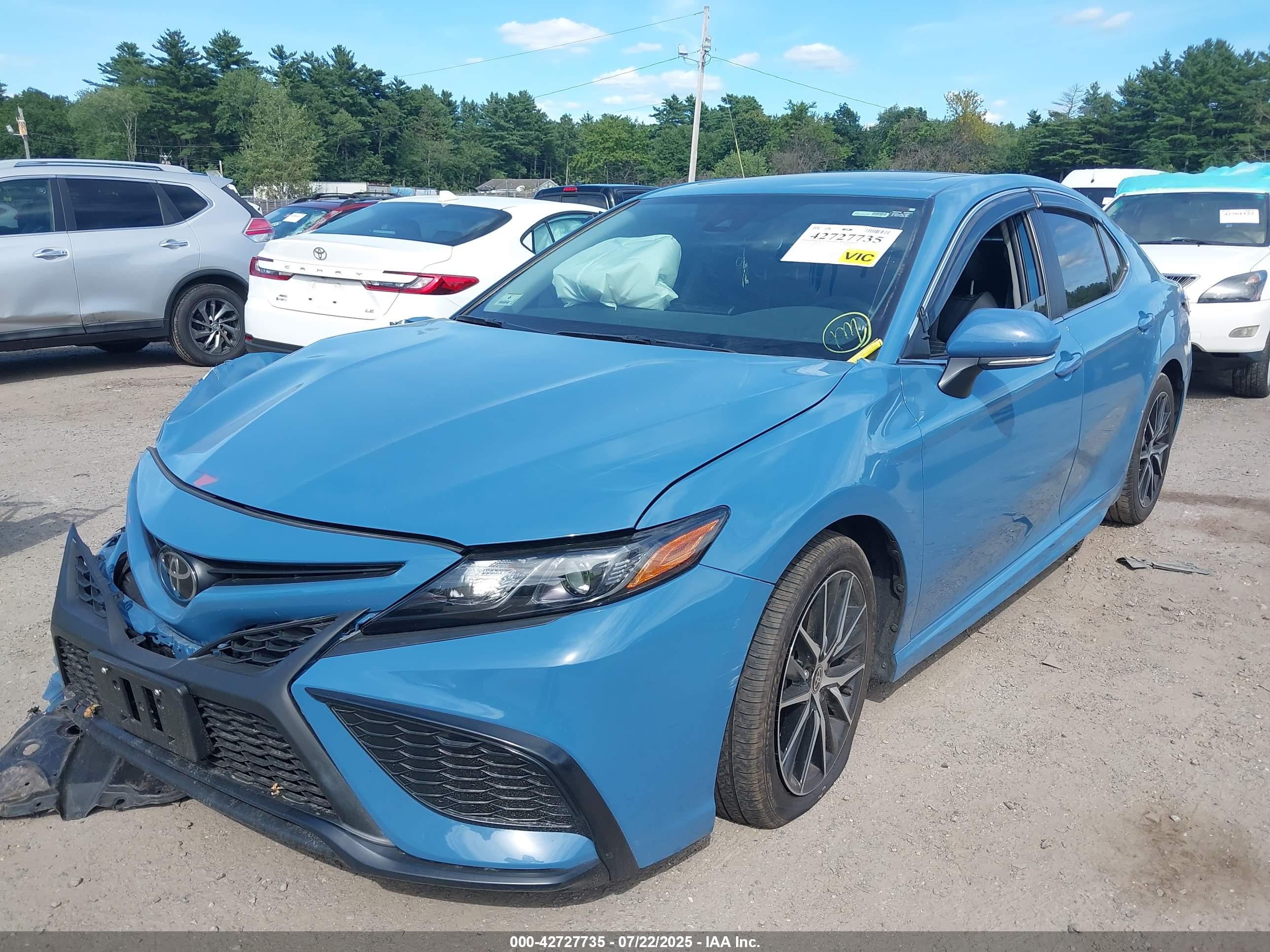 TOYOTA CAMRY image 2