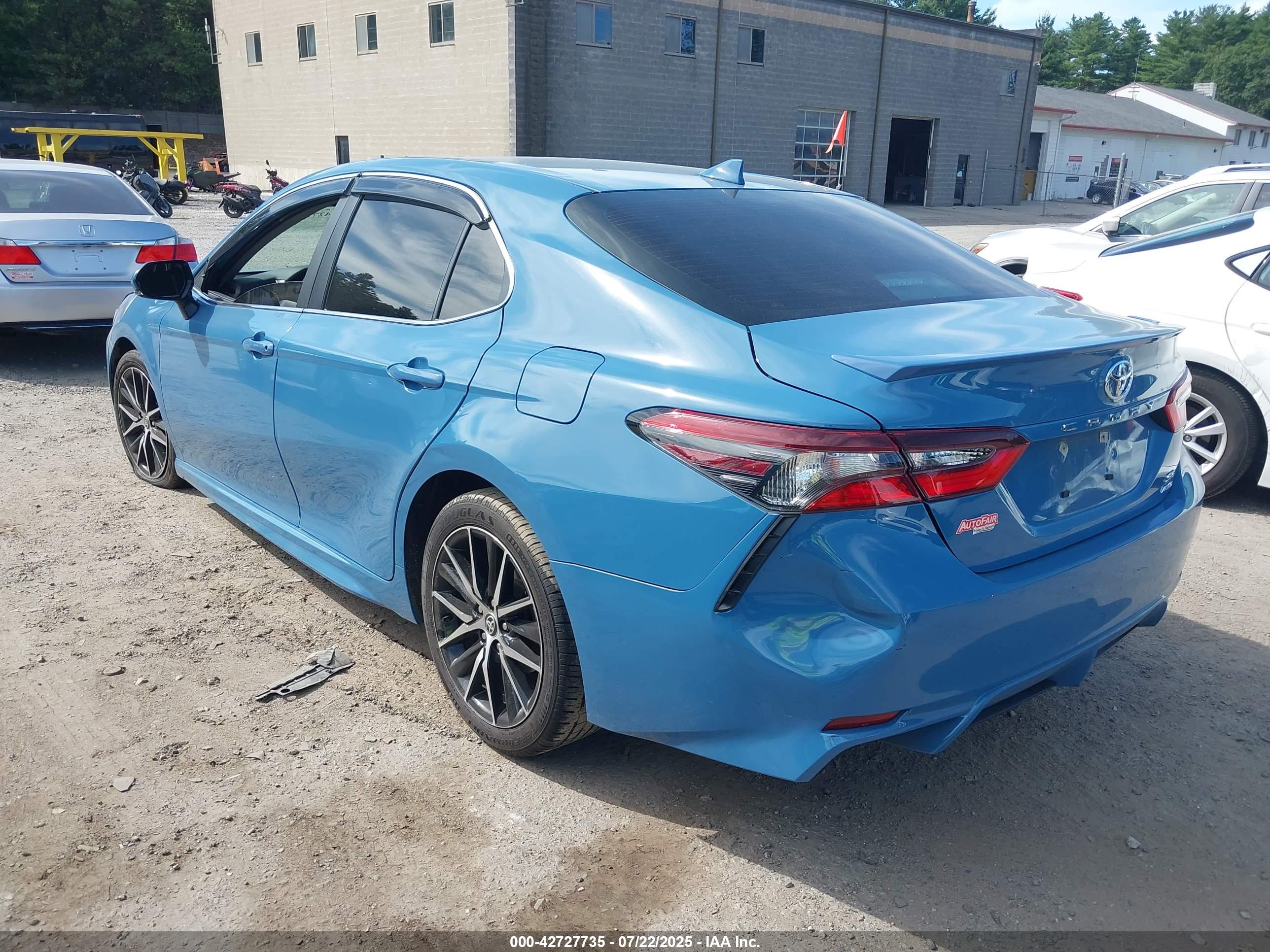 TOYOTA CAMRY image 3