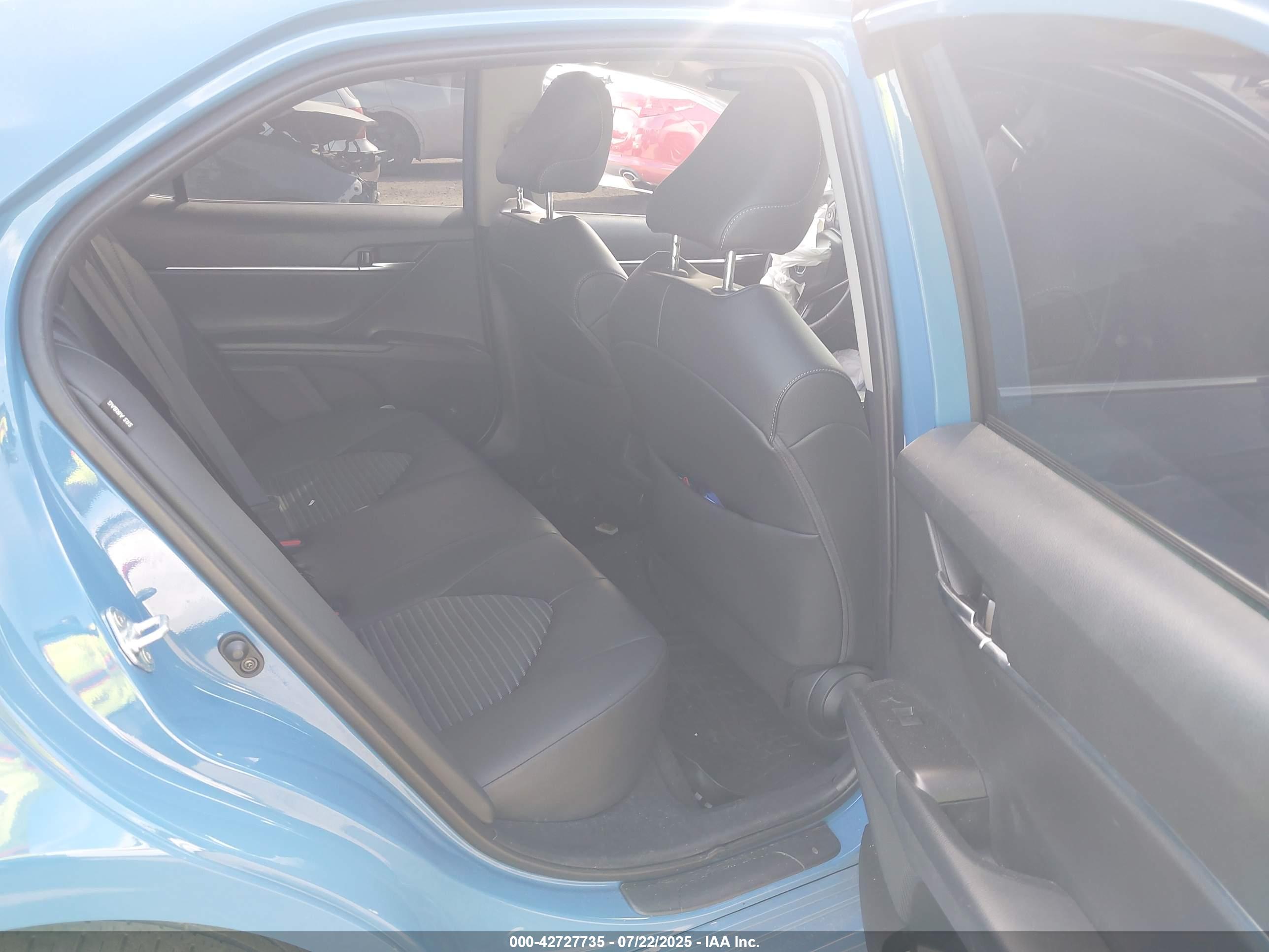 TOYOTA CAMRY image 8