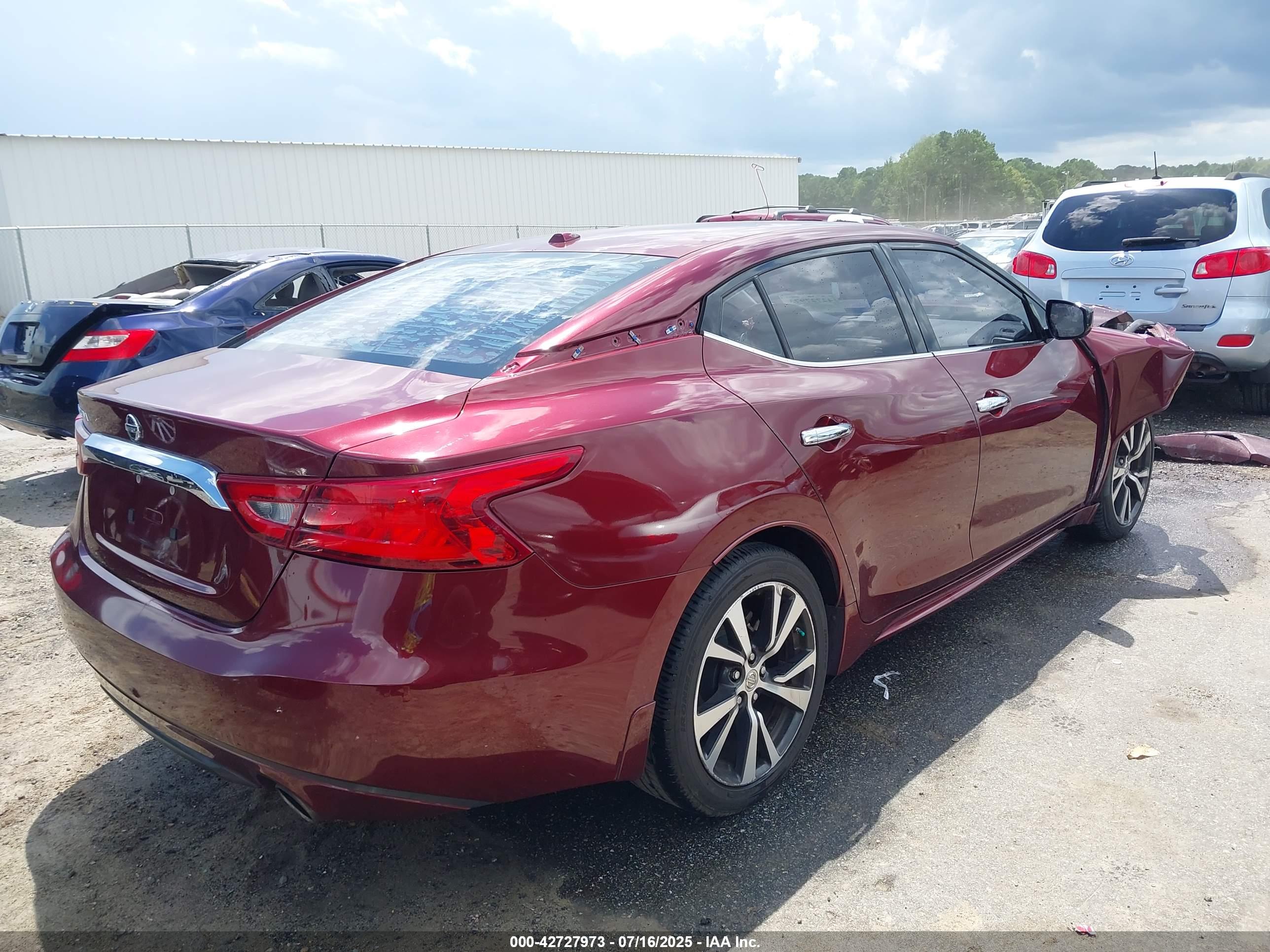 NISSAN MAXIMA image 4