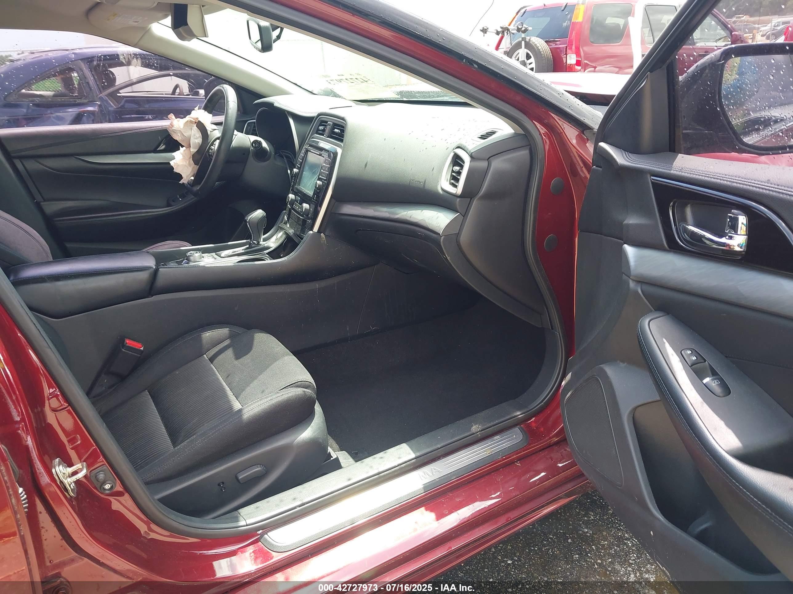 NISSAN MAXIMA image 5