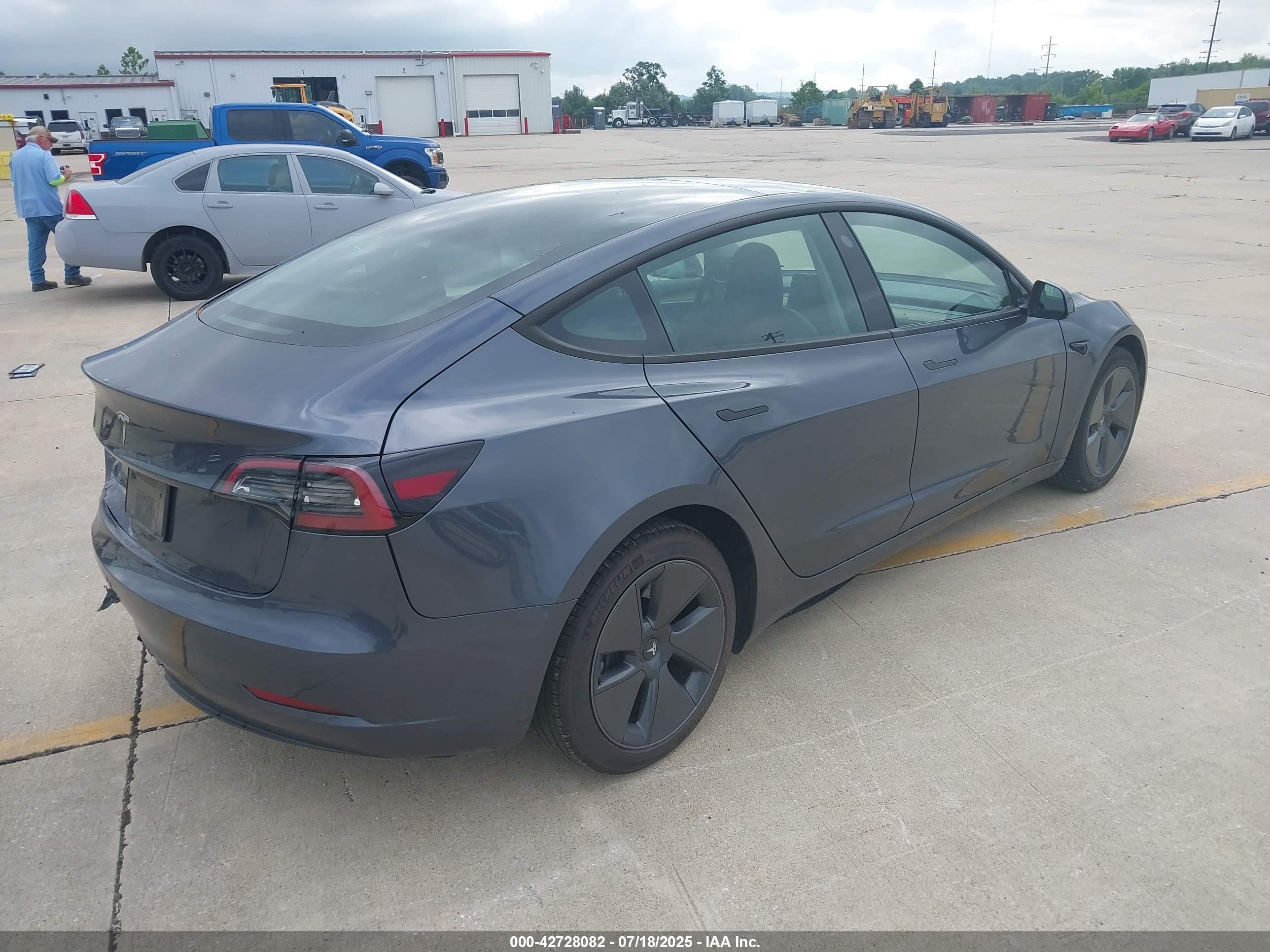 TESLA MODEL image 4
