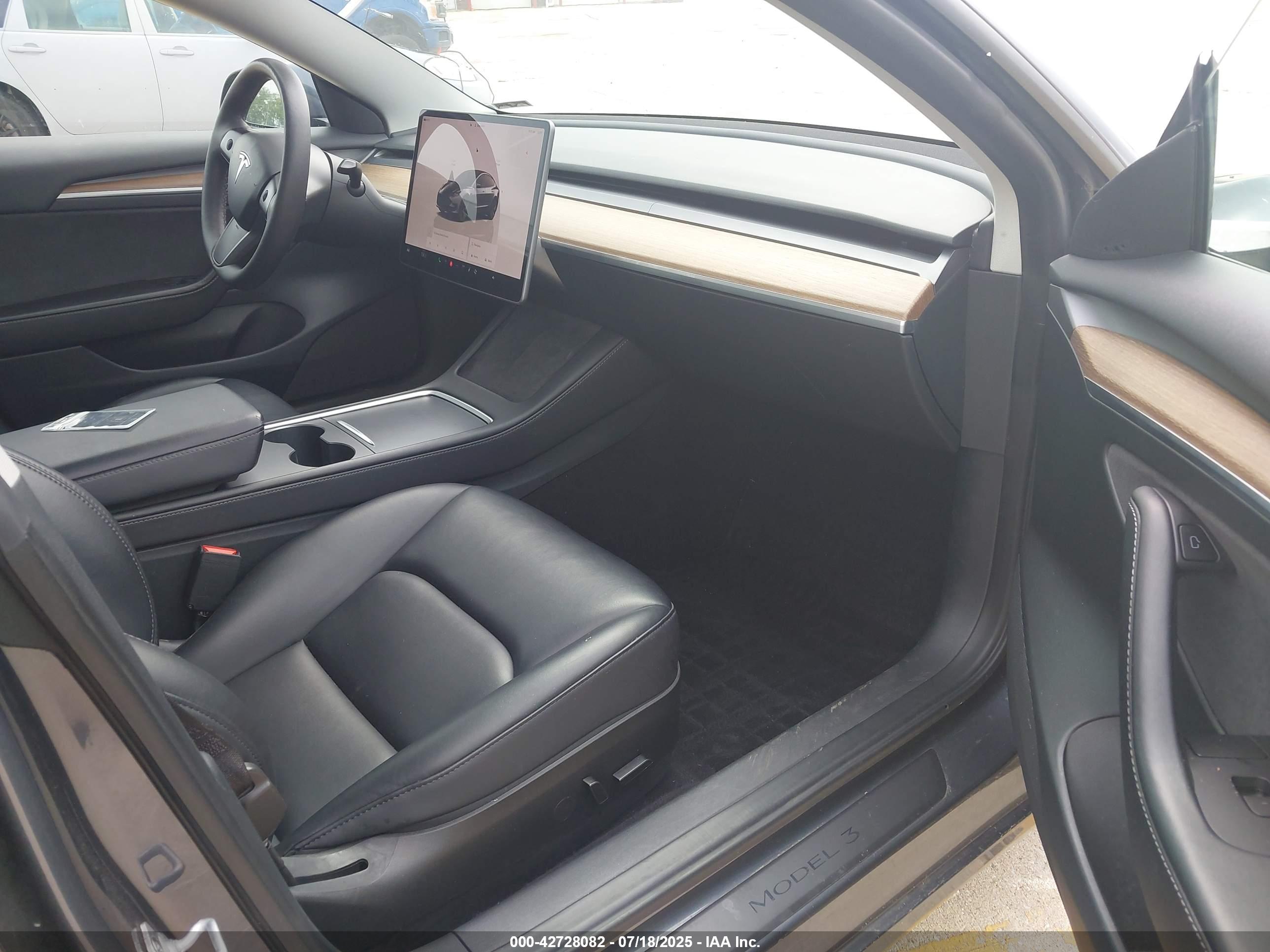 TESLA MODEL image 5