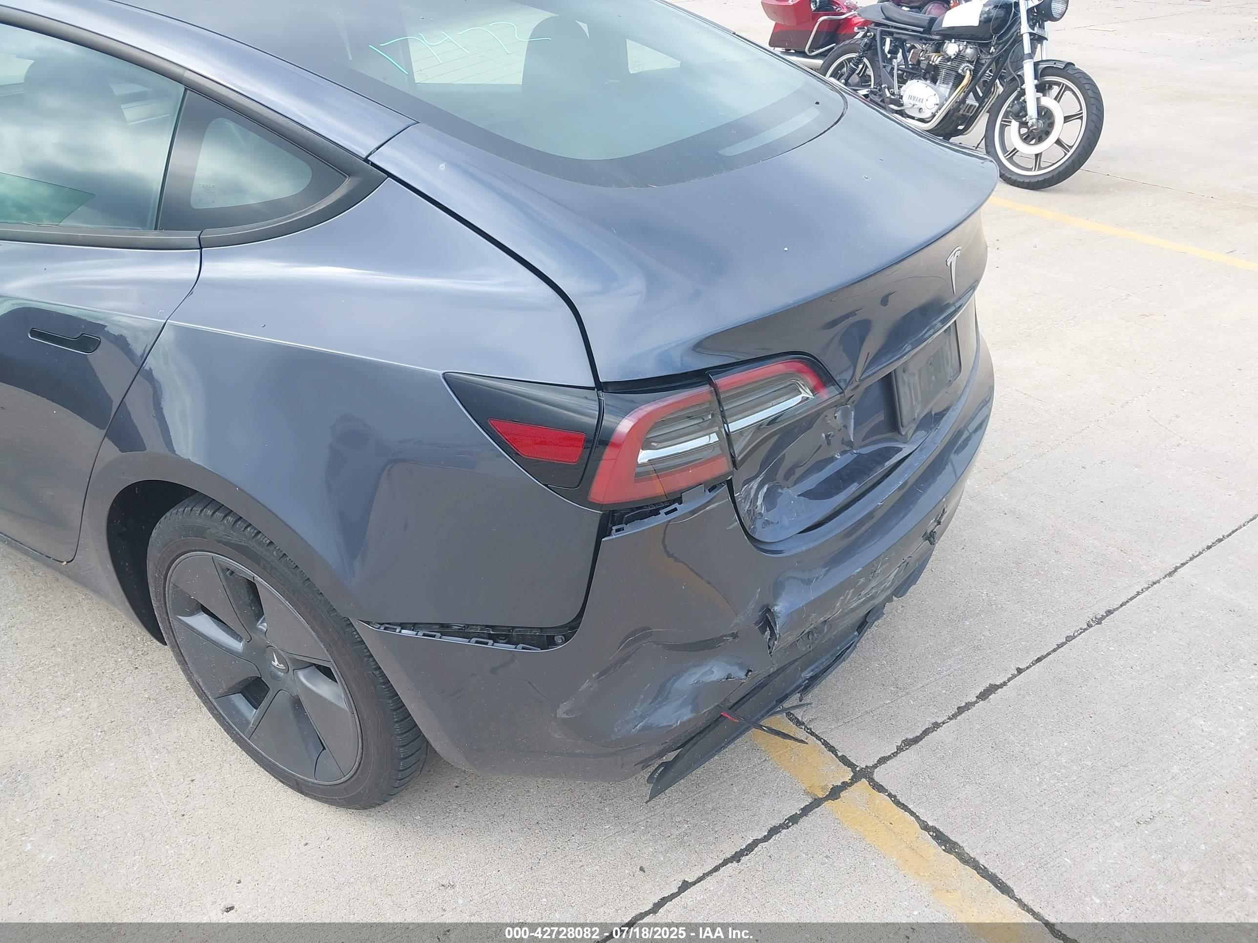 TESLA MODEL image 6
