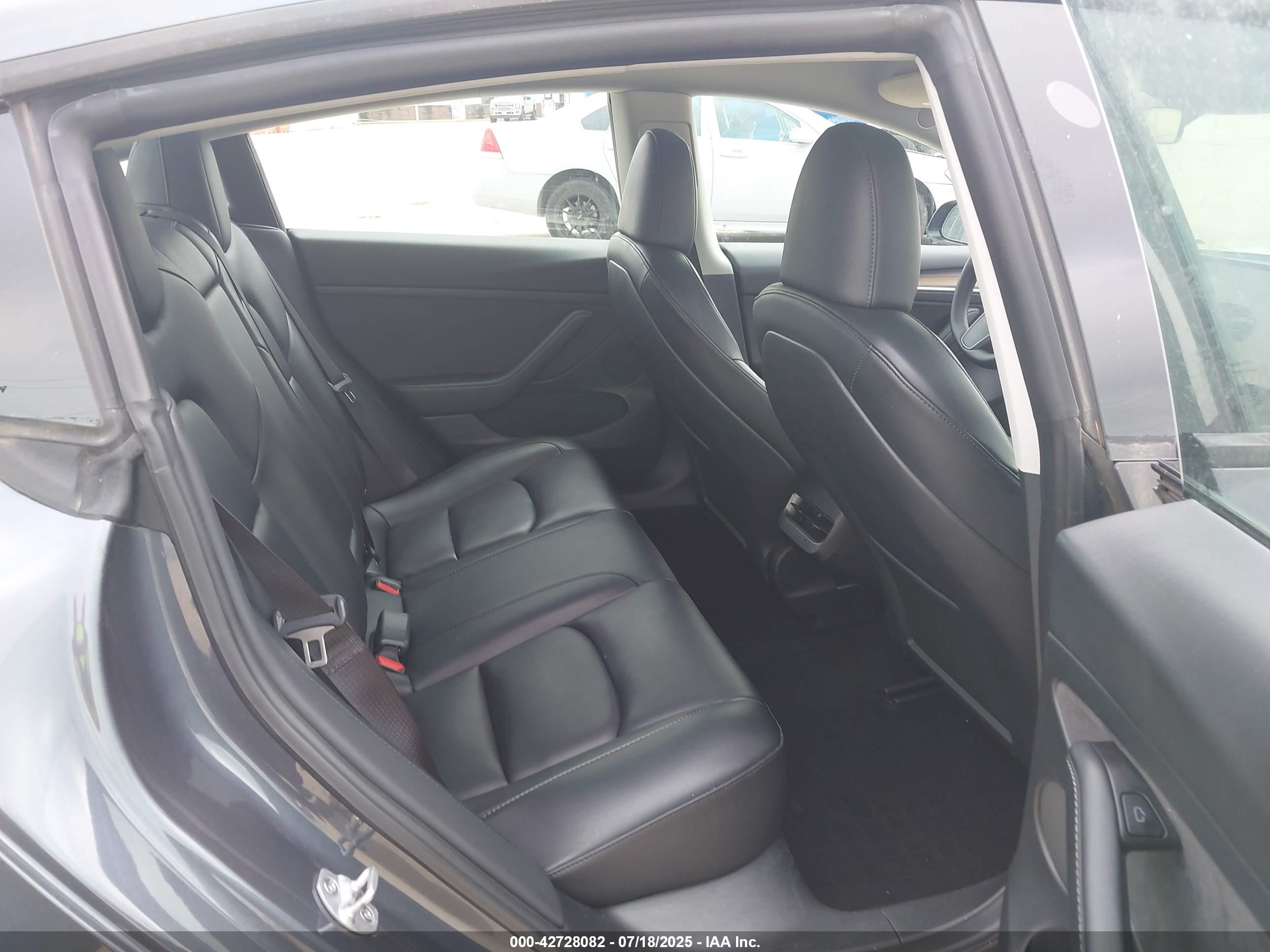 TESLA MODEL image 8