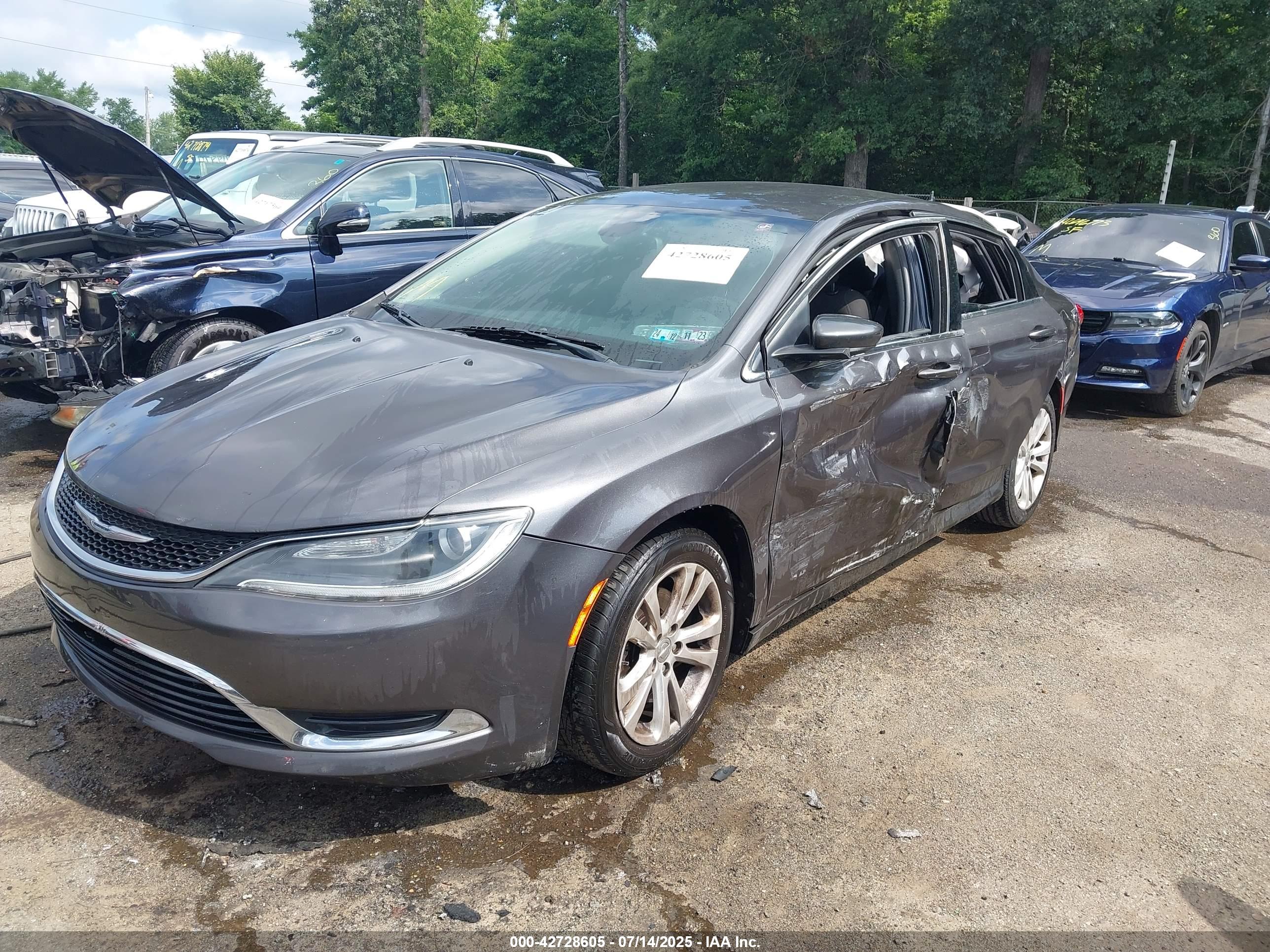 CHRYSLER 200 image 2