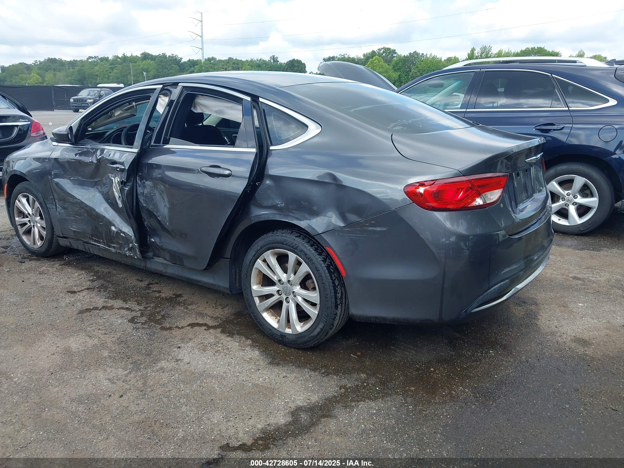 CHRYSLER 200 image 3