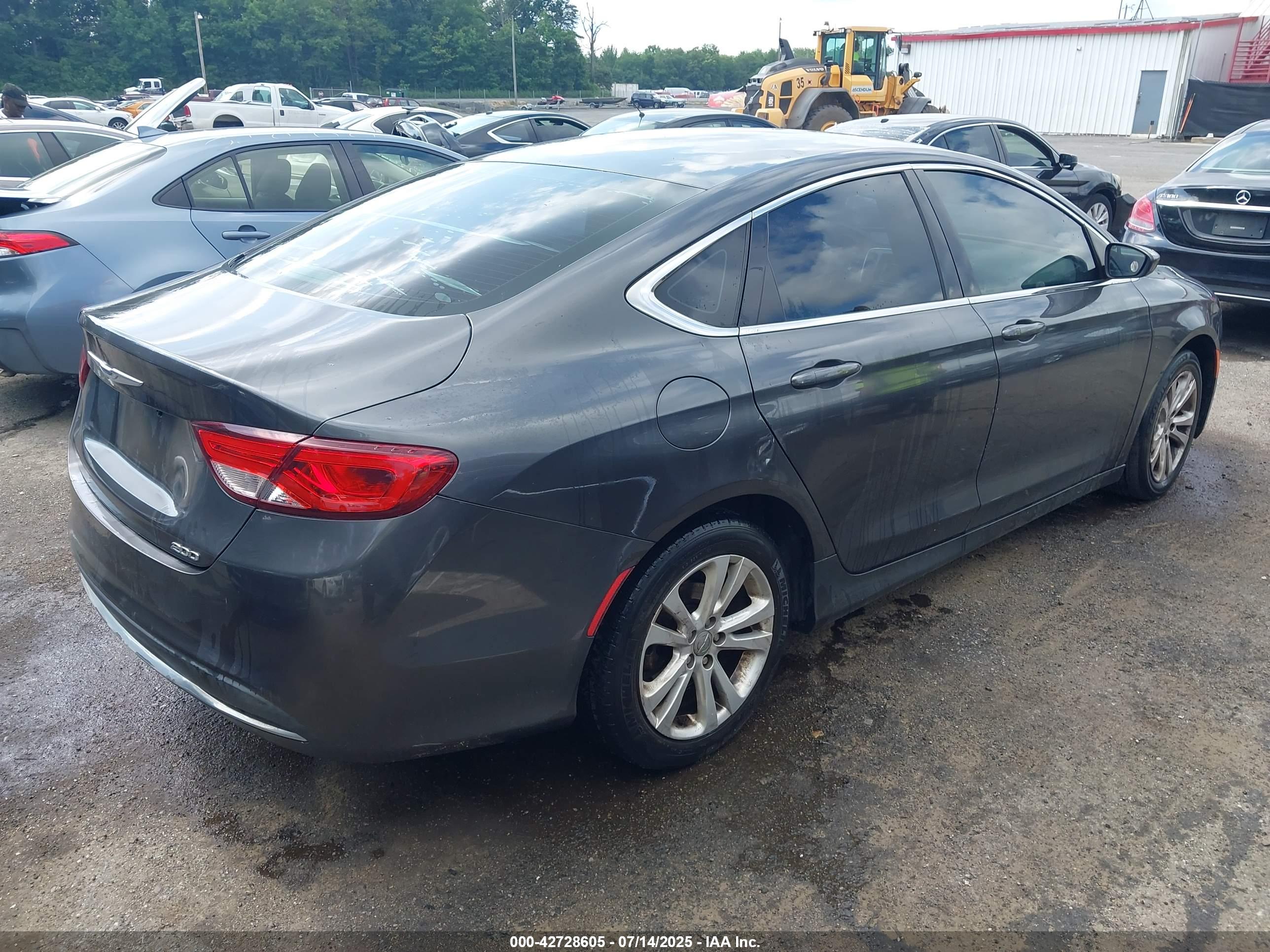 CHRYSLER 200 image 4