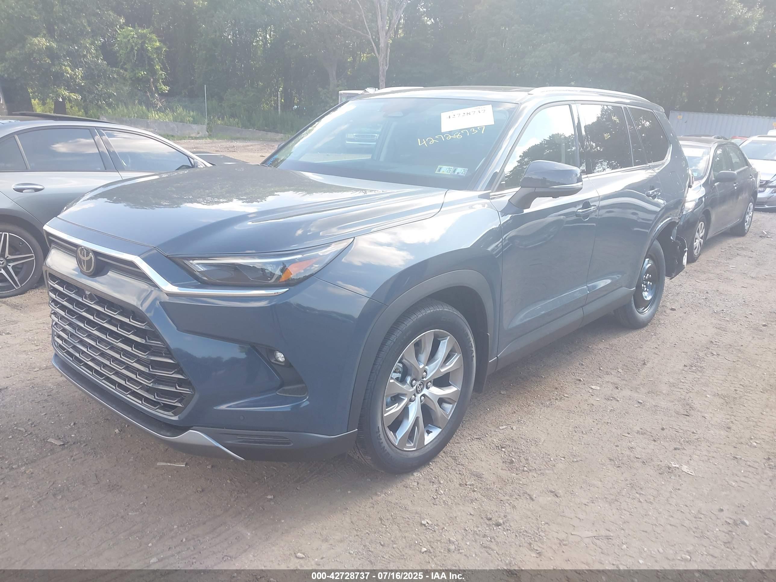 TOYOTA GRAND image 2